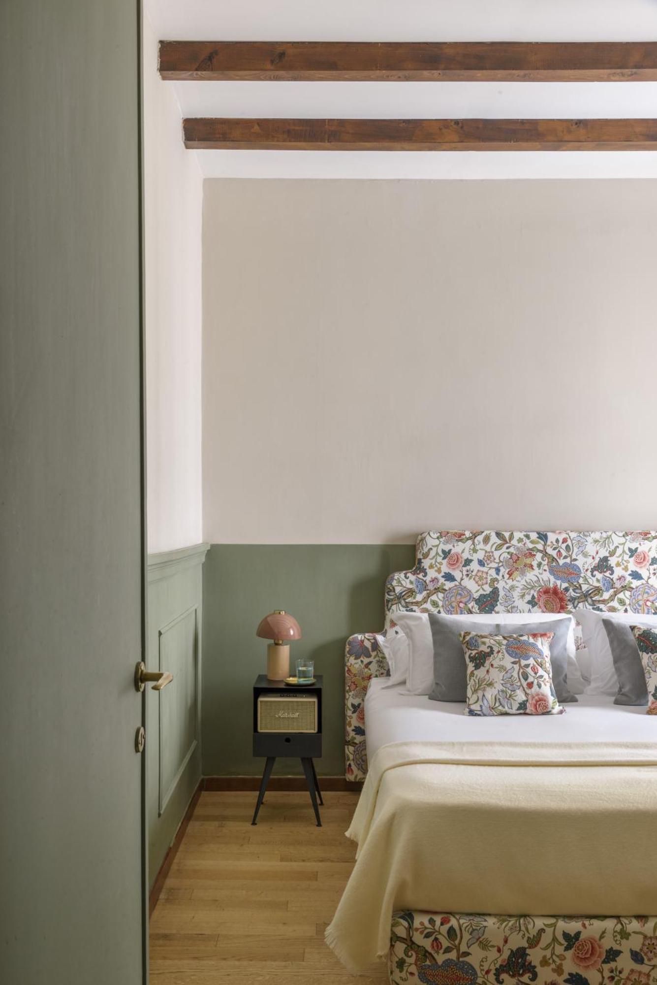 Superior One-Bedroom Apartment