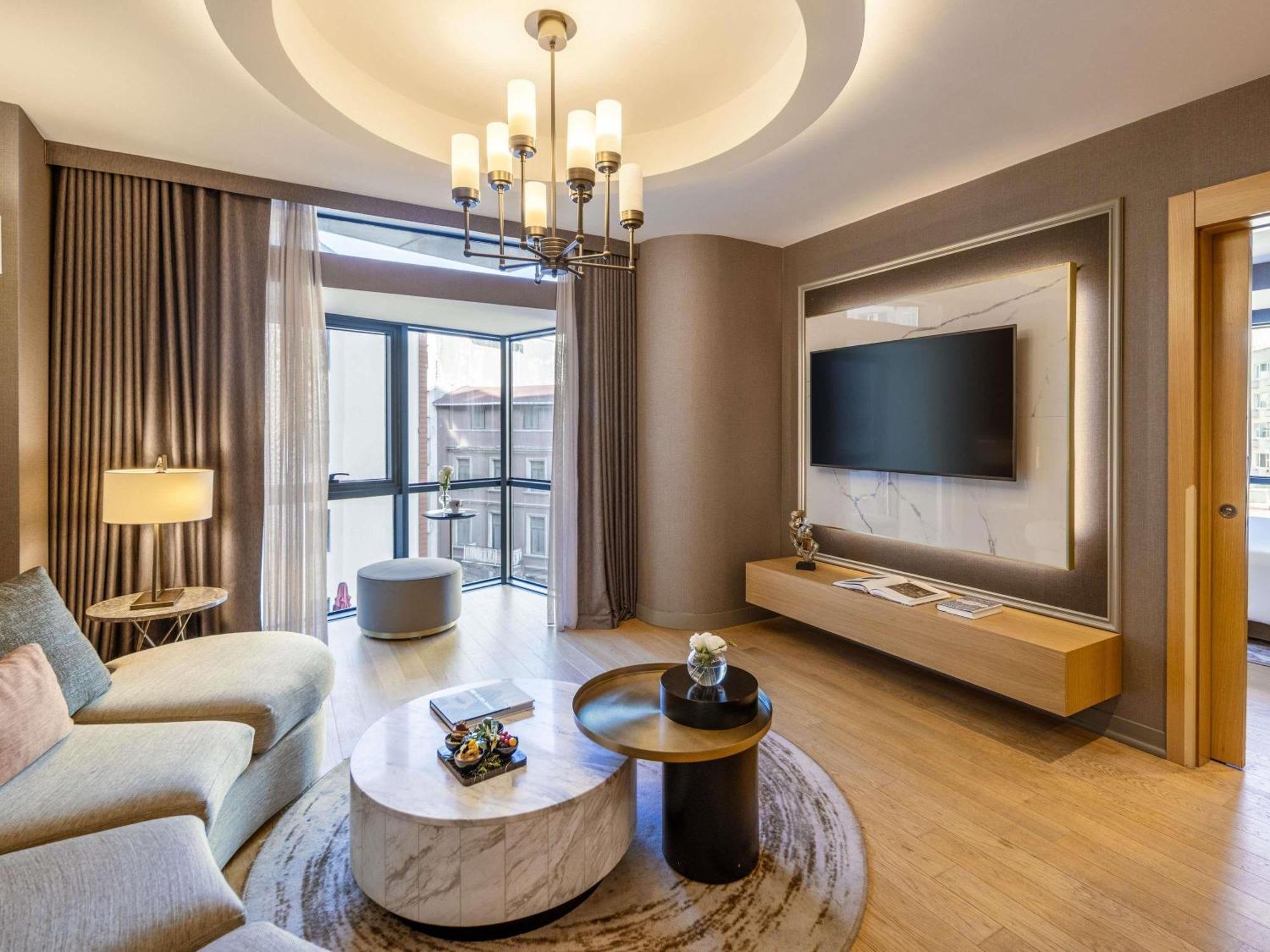 Prestige King Suite - Club Access