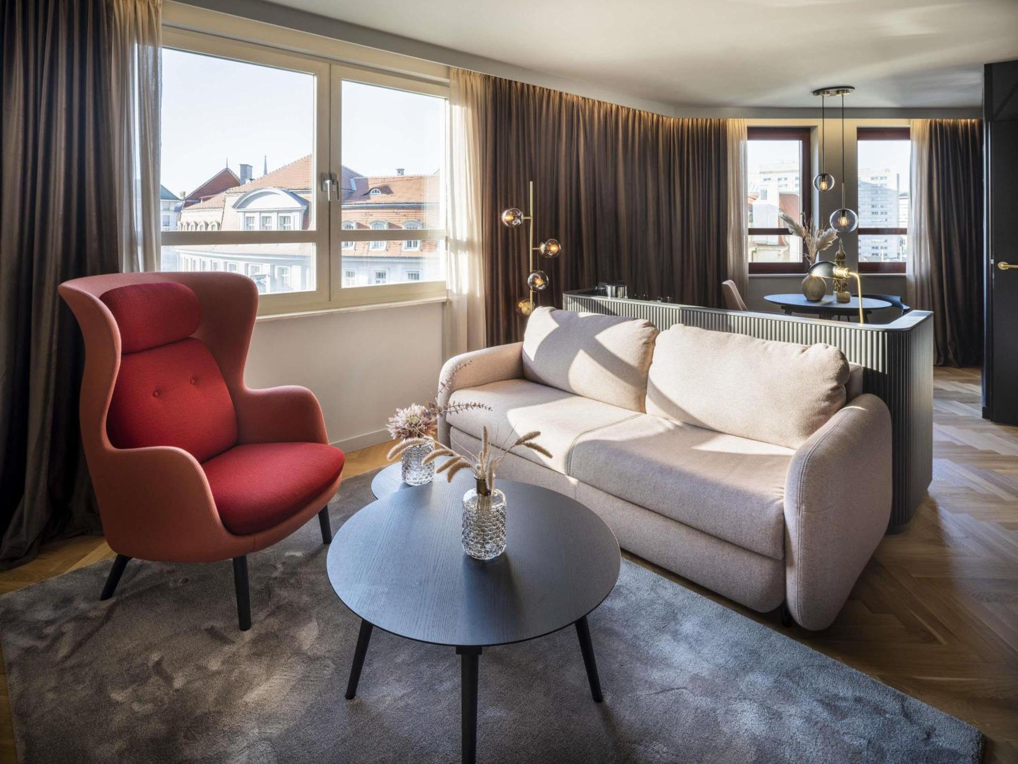 Maestro Suite King Bed