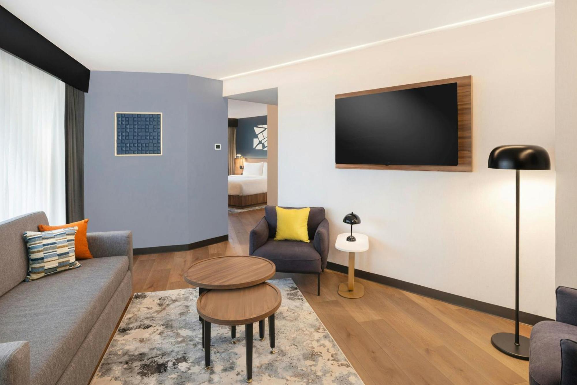 Master Suite, 1 Bedroom Executive Suite, 1 King, Sofa bed