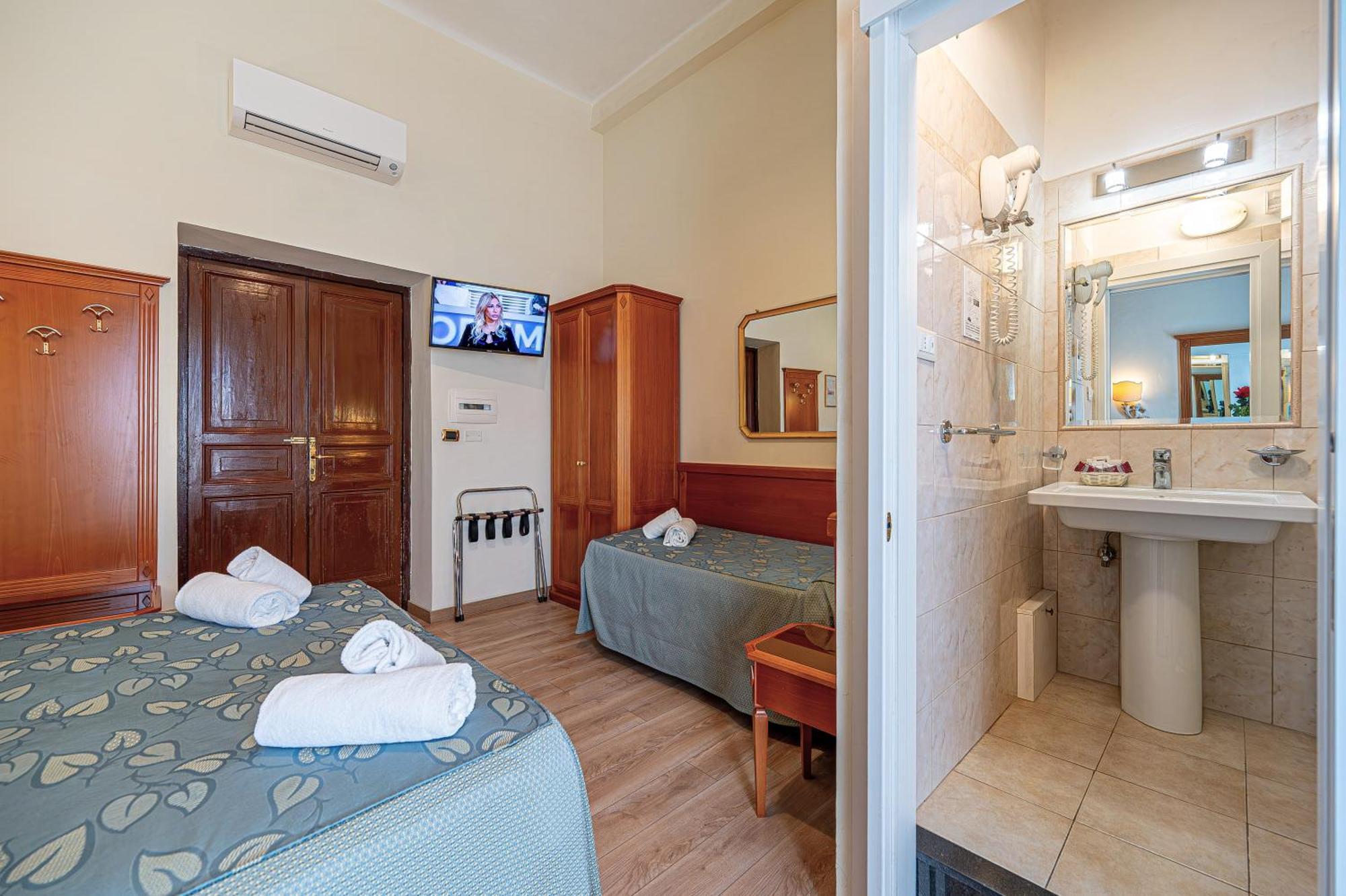 Triple Room