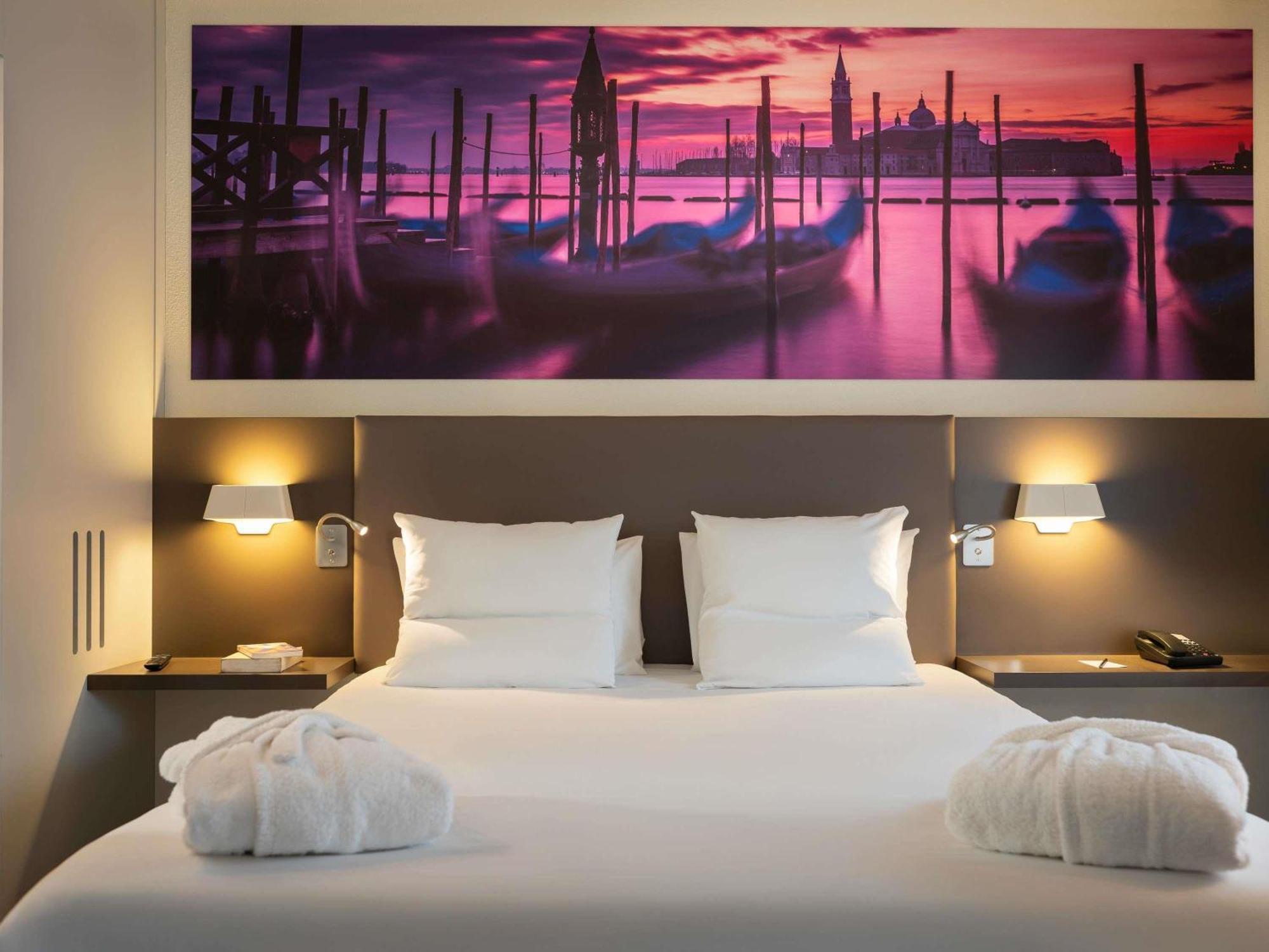 Executive Suite One Double Bed One Sofa Bed