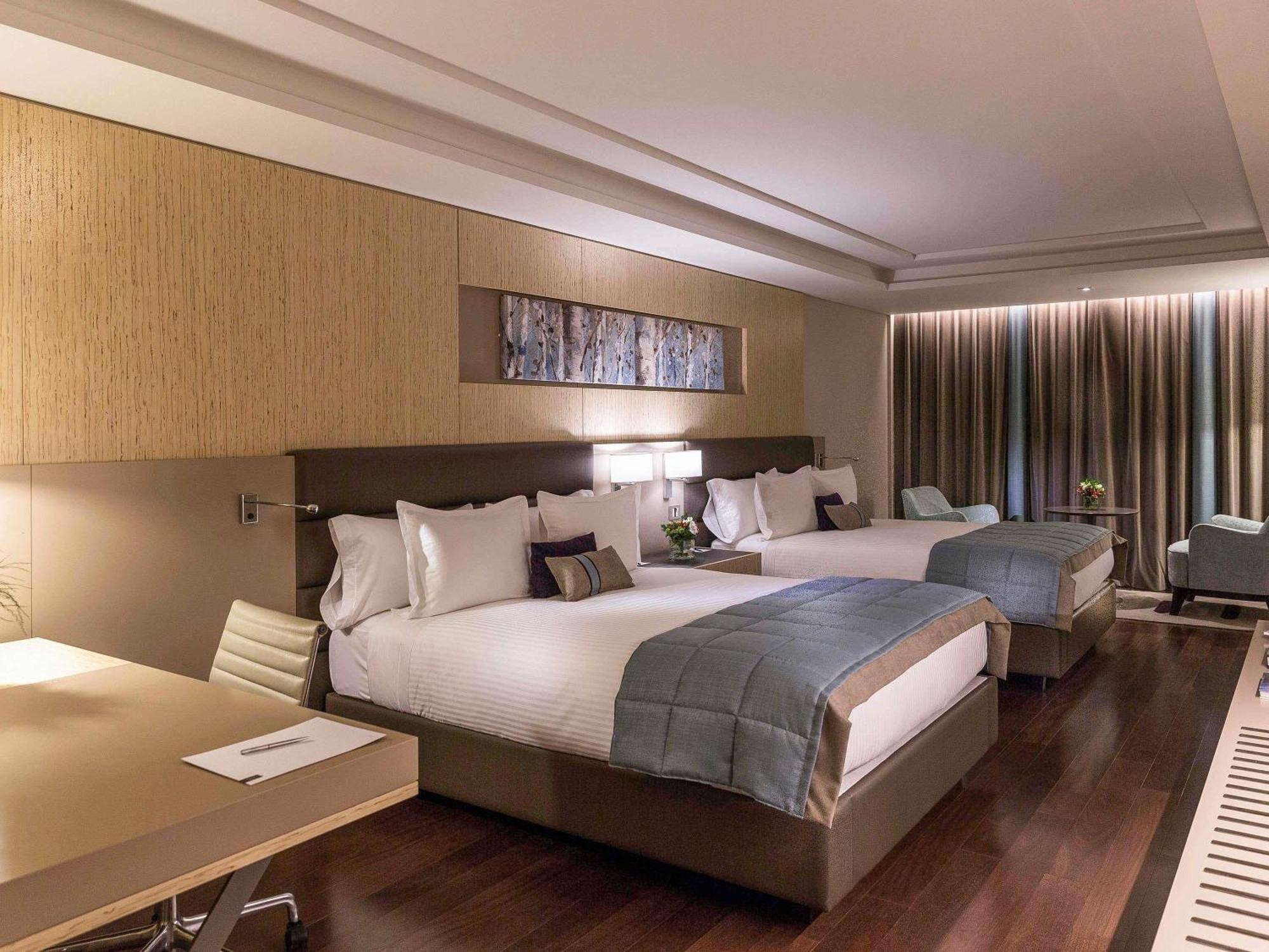 Executive Queen Room Two Queen Beds Balcony