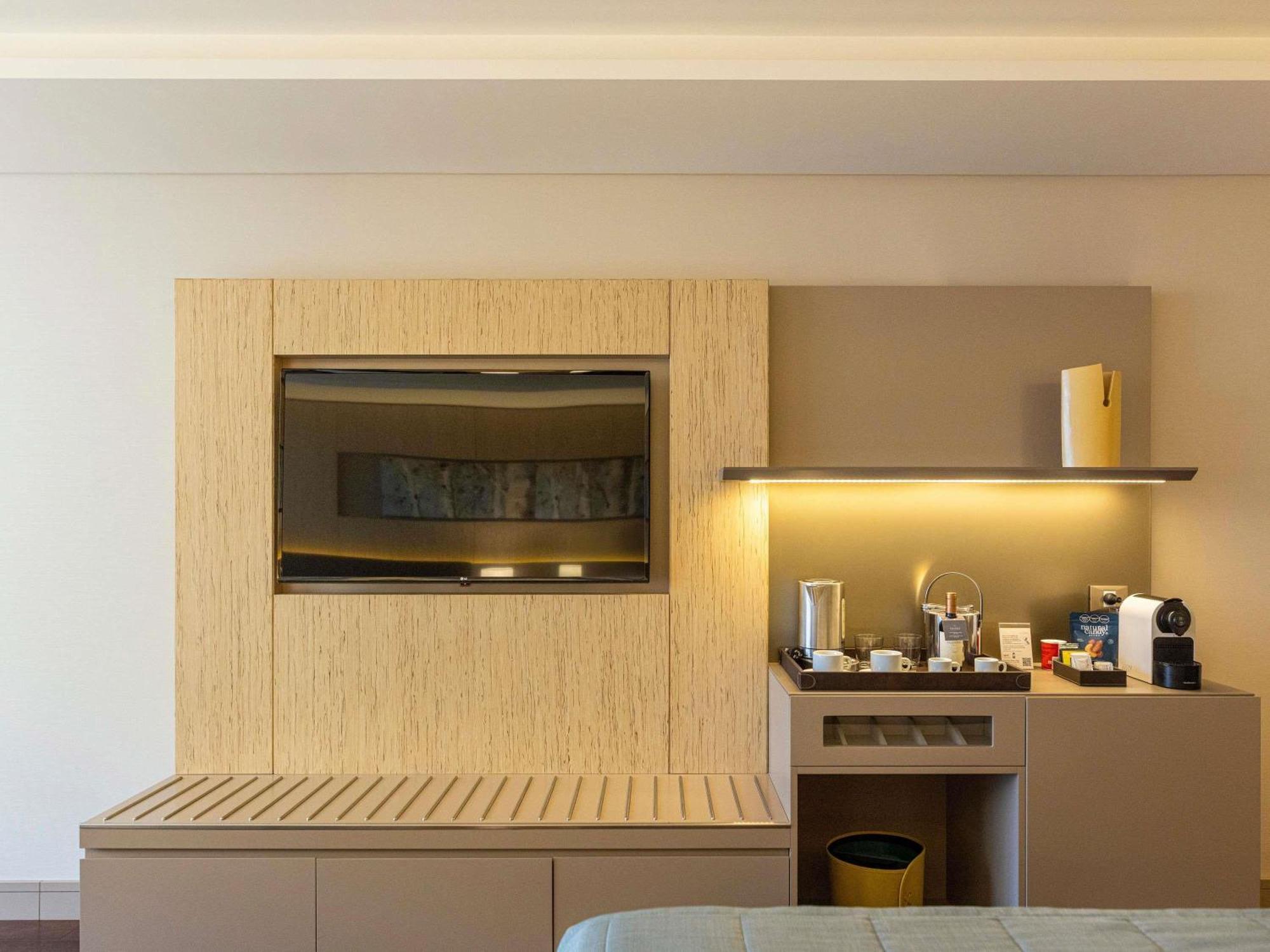 Deluxe King Suite Park View Mobility Accessible