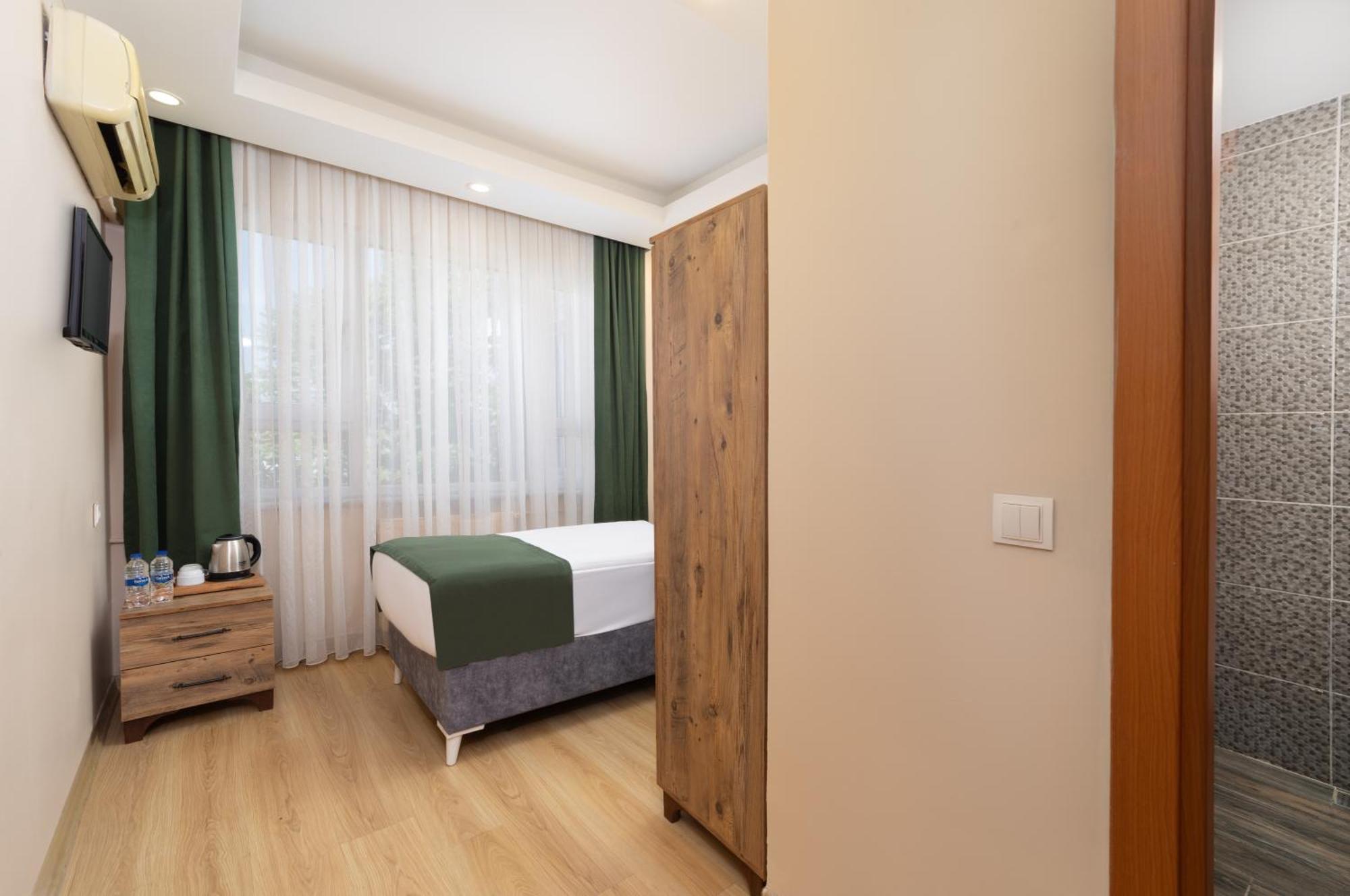 Deluxe Single Room