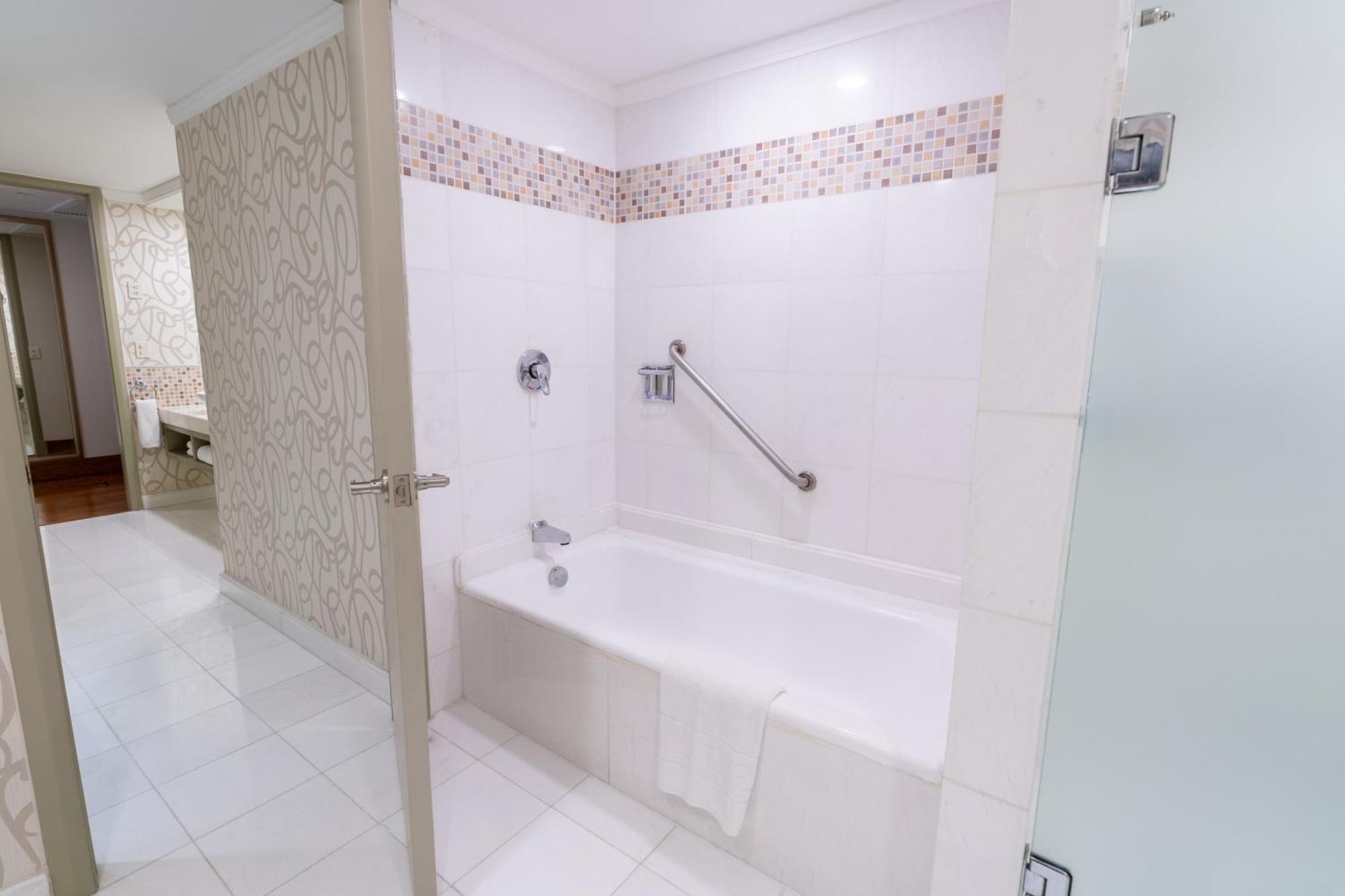 Premium Level Master Suite