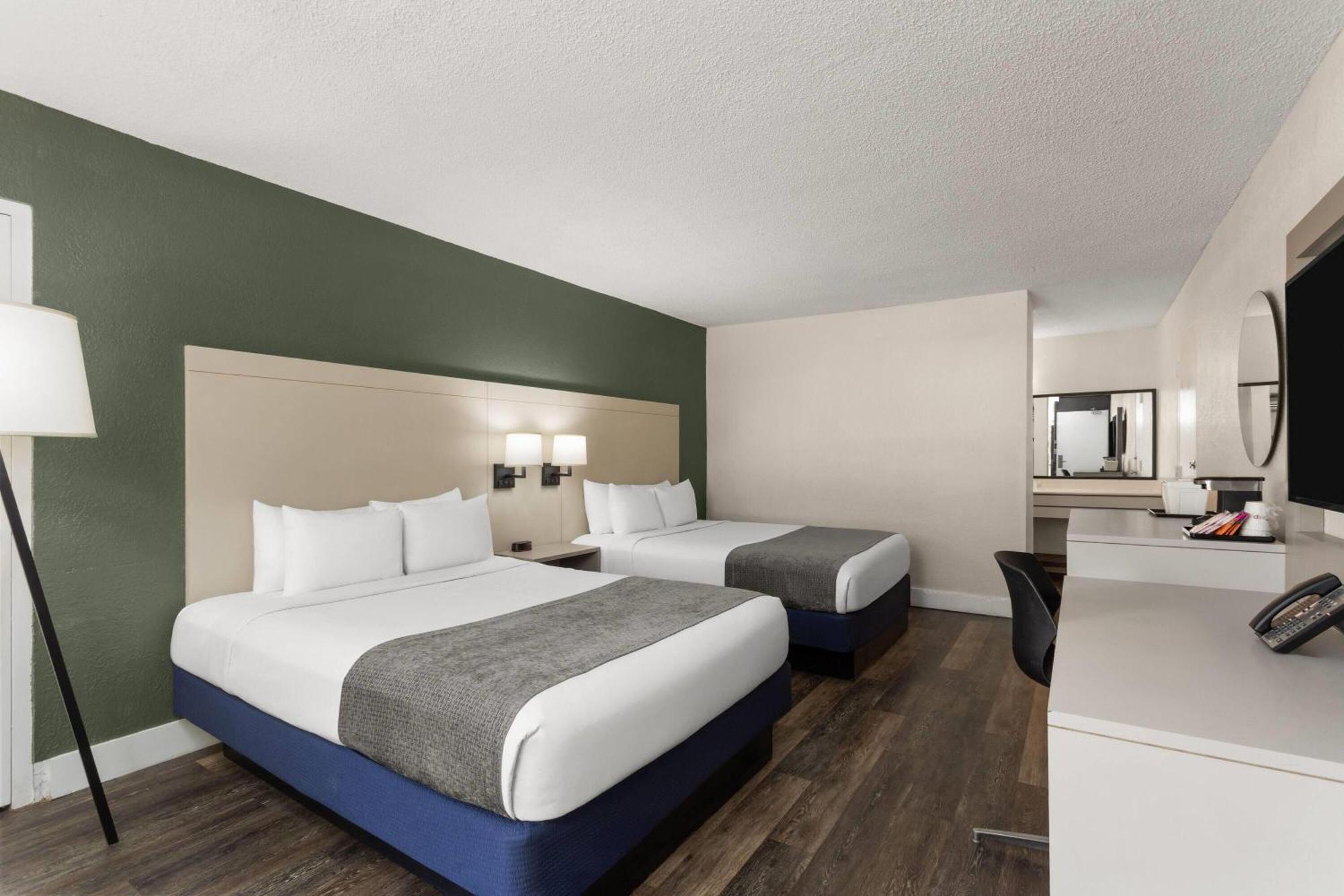 Queen Room Two Queen Beds Non-Smoking