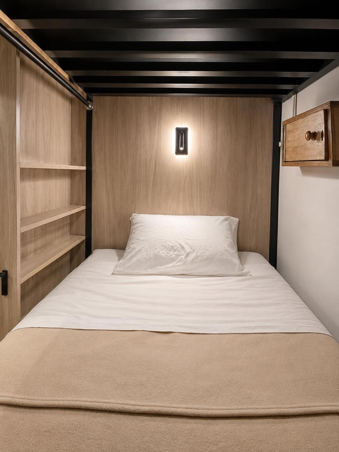 Bed 6-Bed Female Dormitory Room
