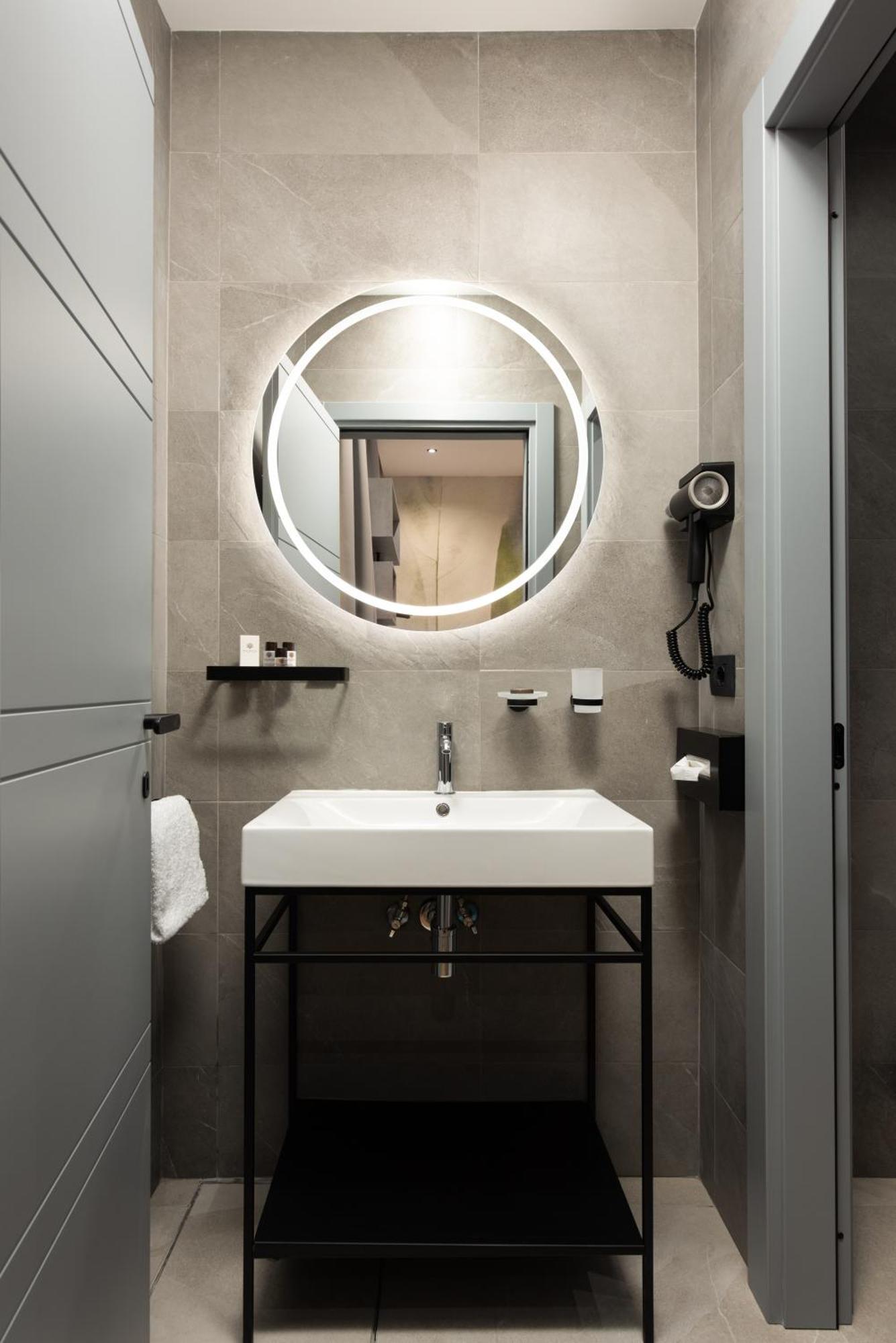 Deluxe Suite Spa Bath