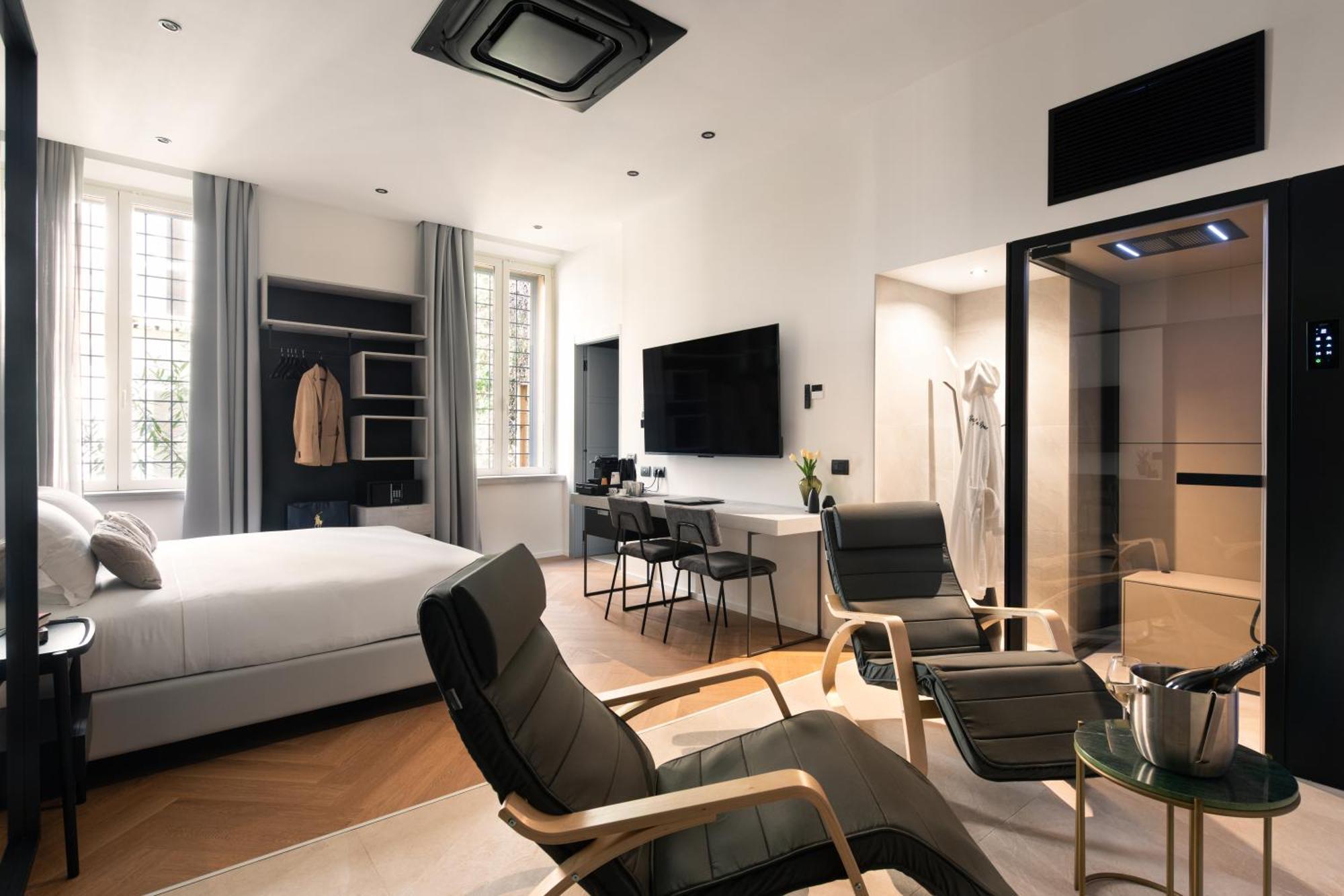 Deluxe Suite Spa Bath