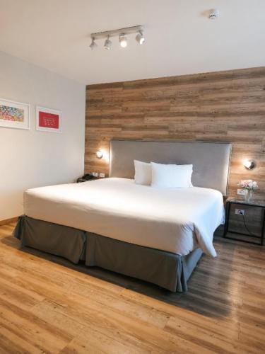Premium King Room