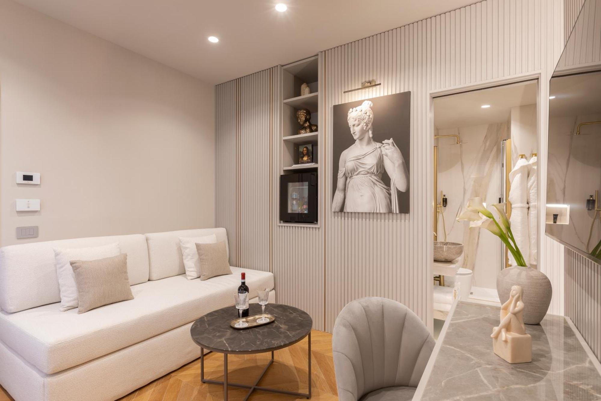 Suite Separate Building