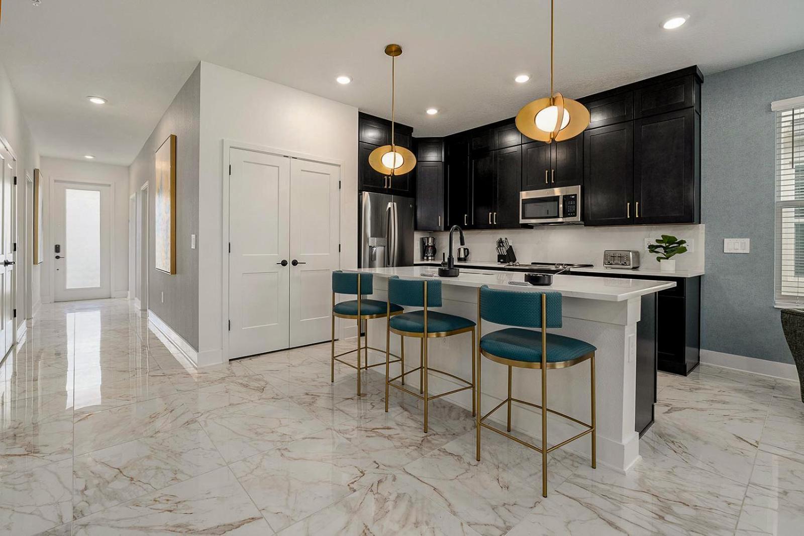 5 Bedroom Townhome Kitchen Living Lounge Private Pool