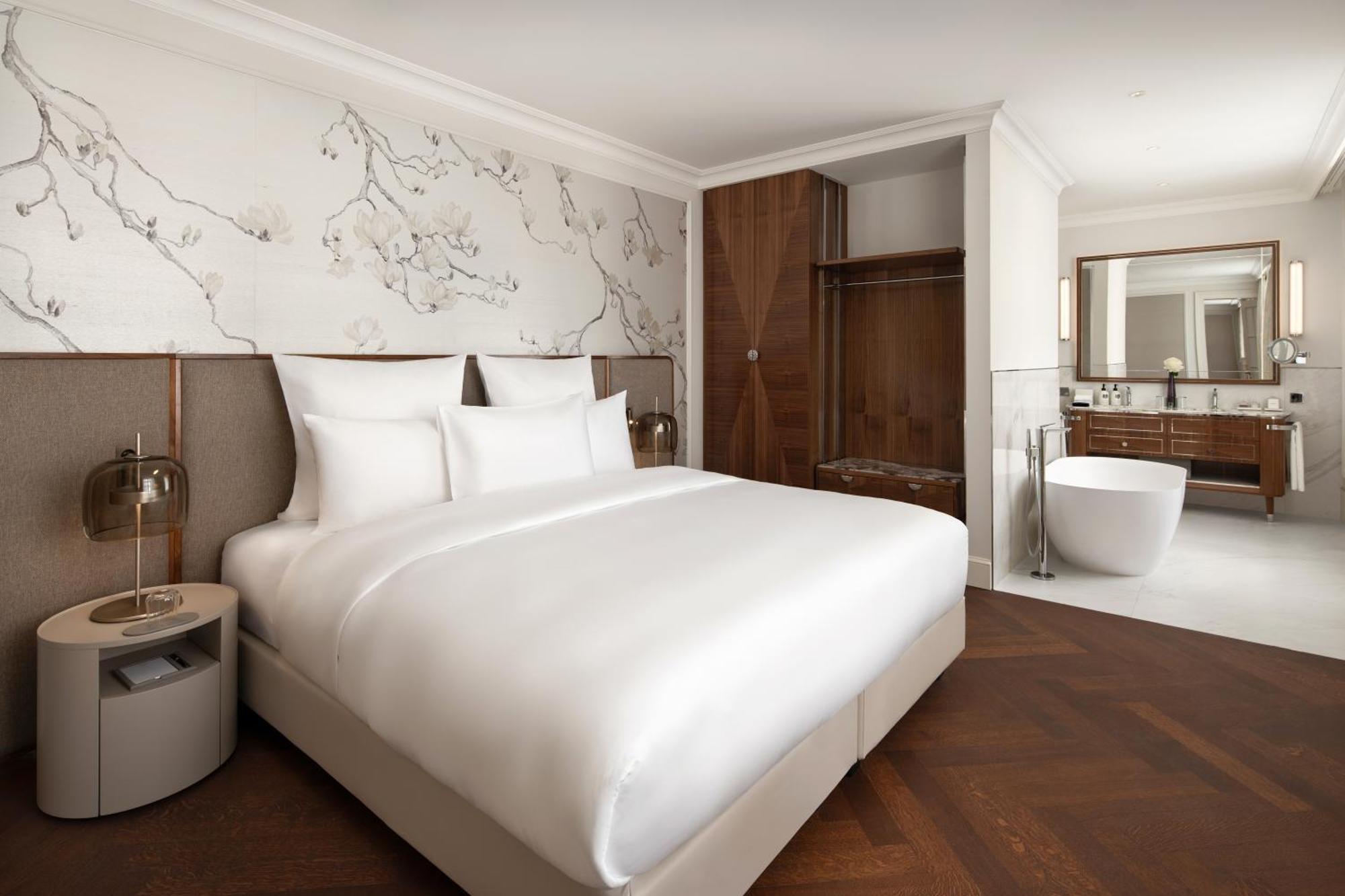 Deluxe Suite City View