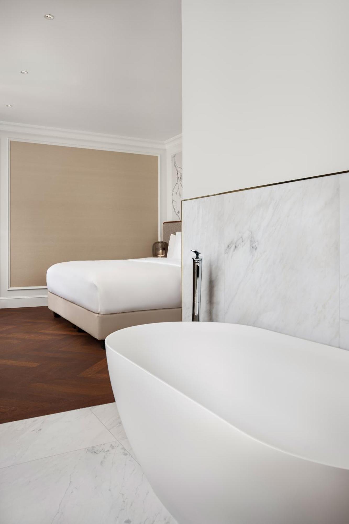 Deluxe Suite City View