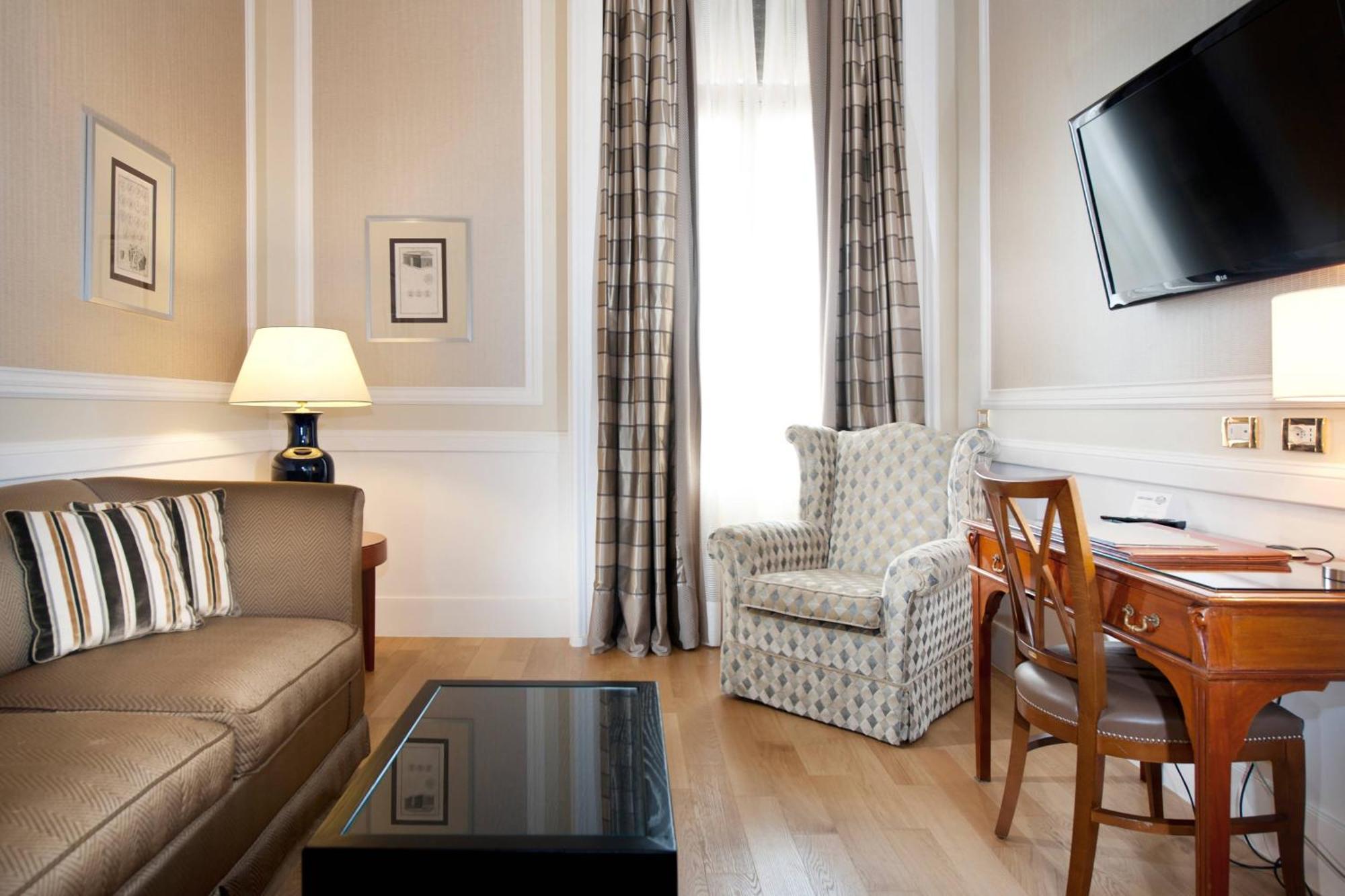 1 Bedroom Suite 1 King Sofa Bed