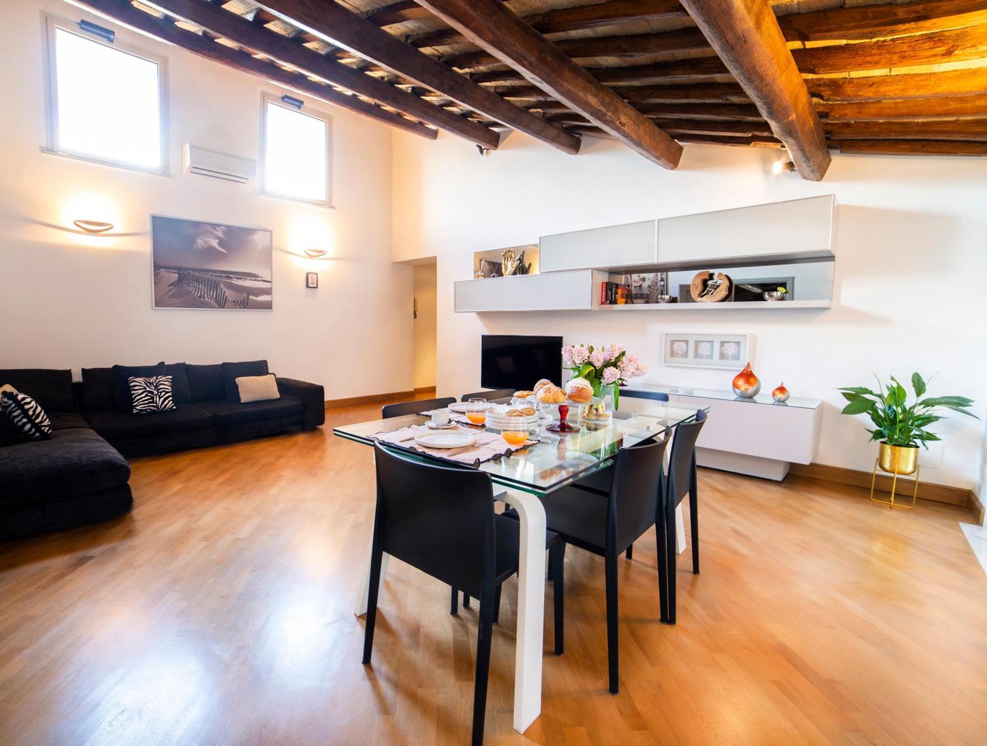 Deluxe Apartment