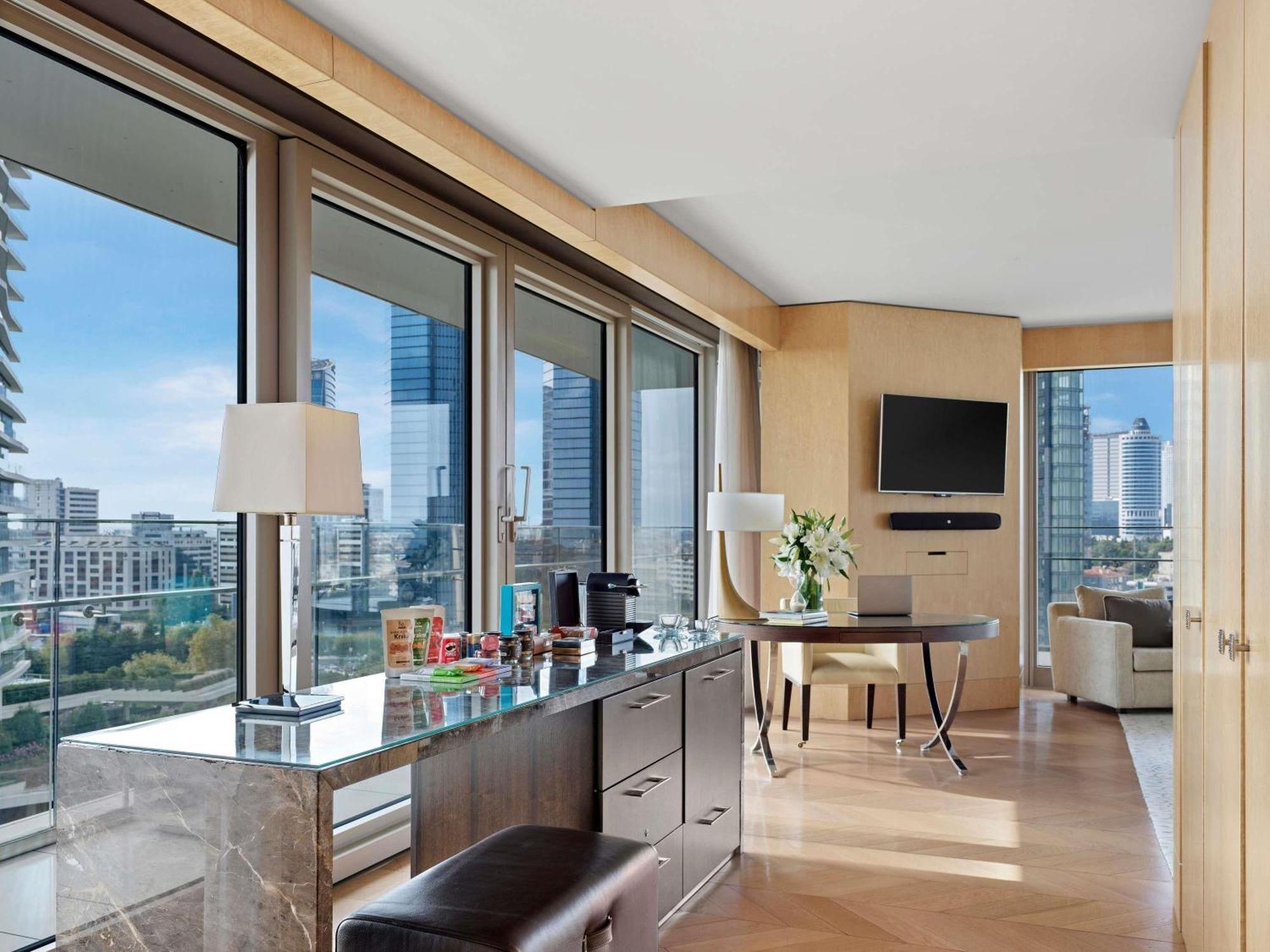 Corner Premier King Room