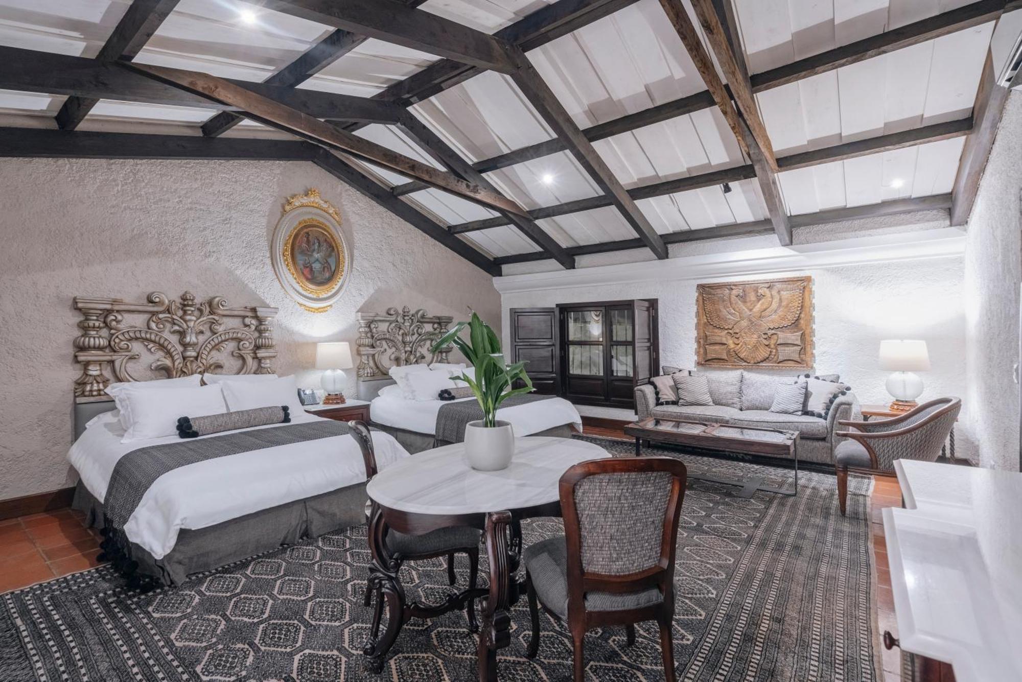 Deluxe Queen Suite