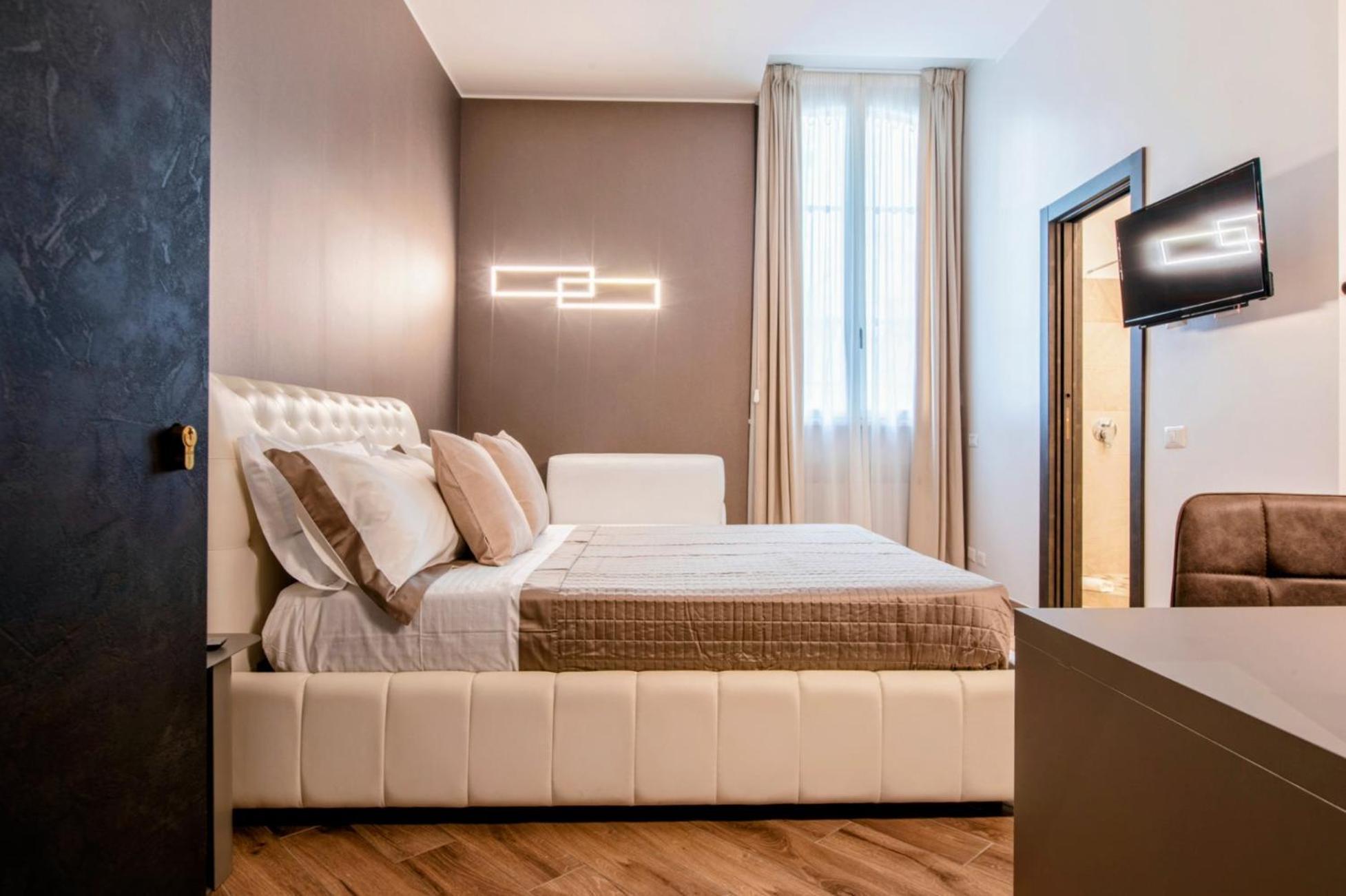 Deluxe Queen Room