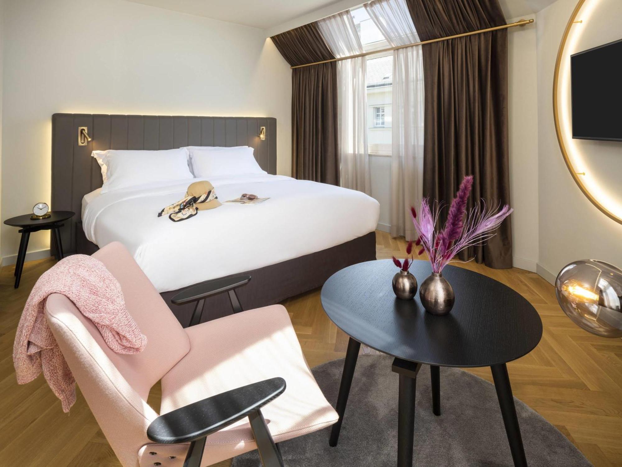 Deluxe King Room