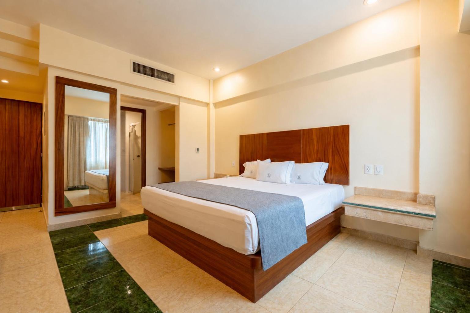 Standard Queen Room