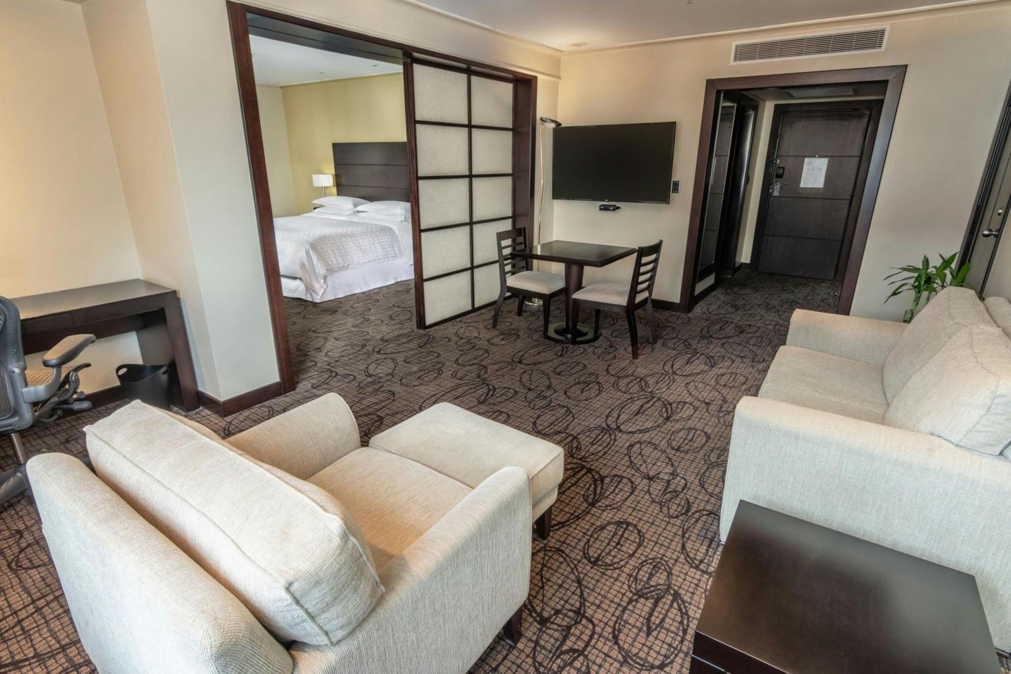 One-Bedroom King Suite Sofa Bed Club Access