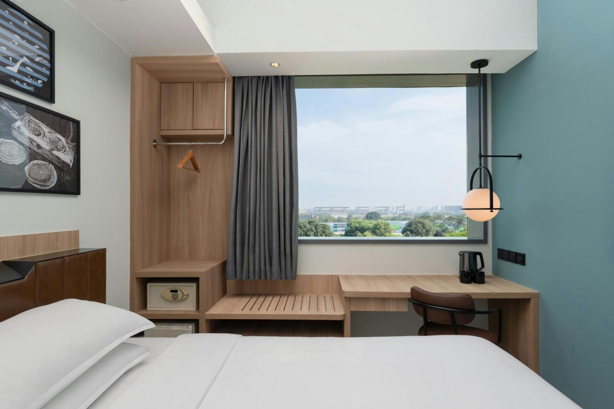 Deluxe Queen Room