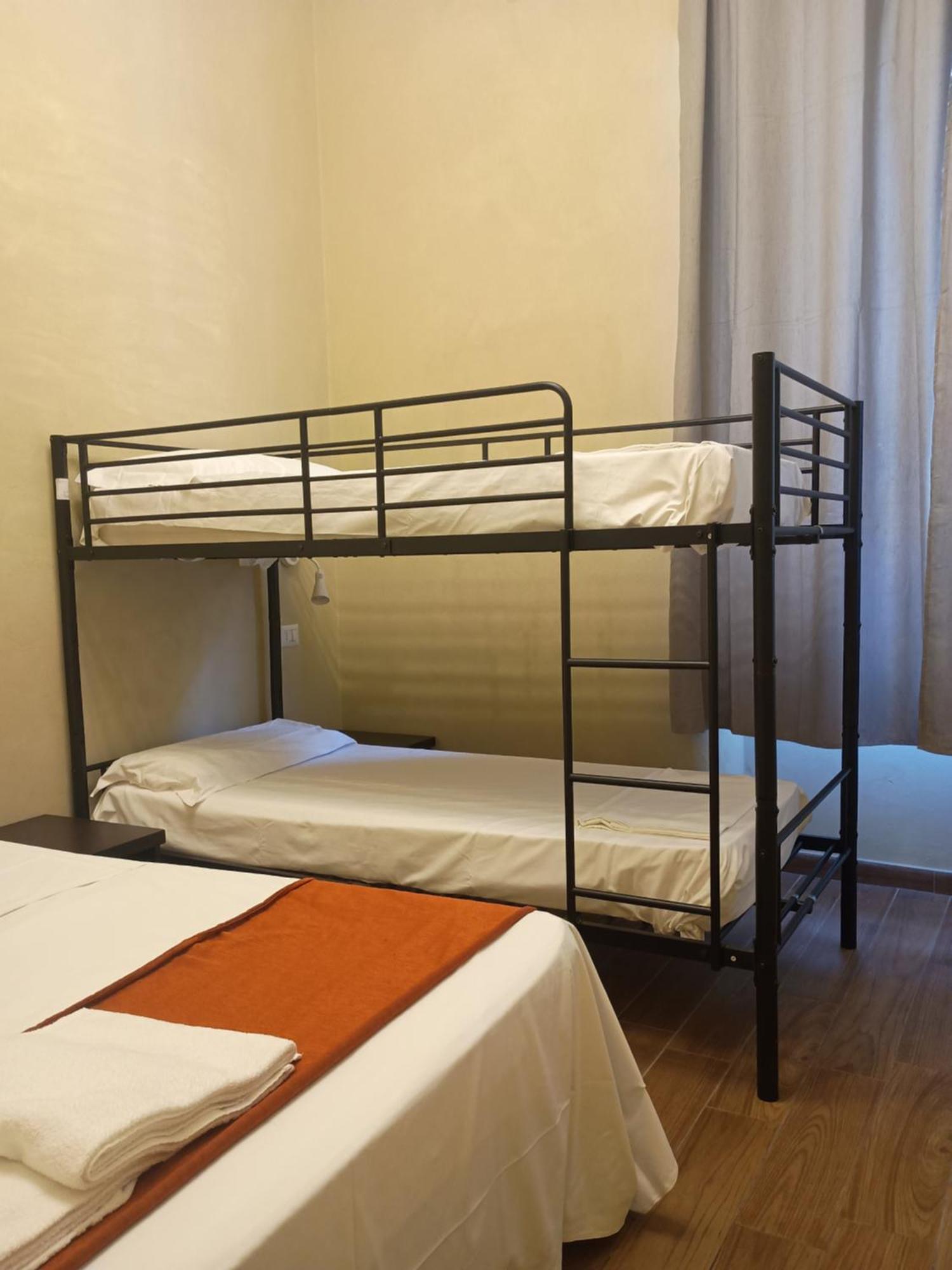 Bed 6-Bed Female Dormitory Room
