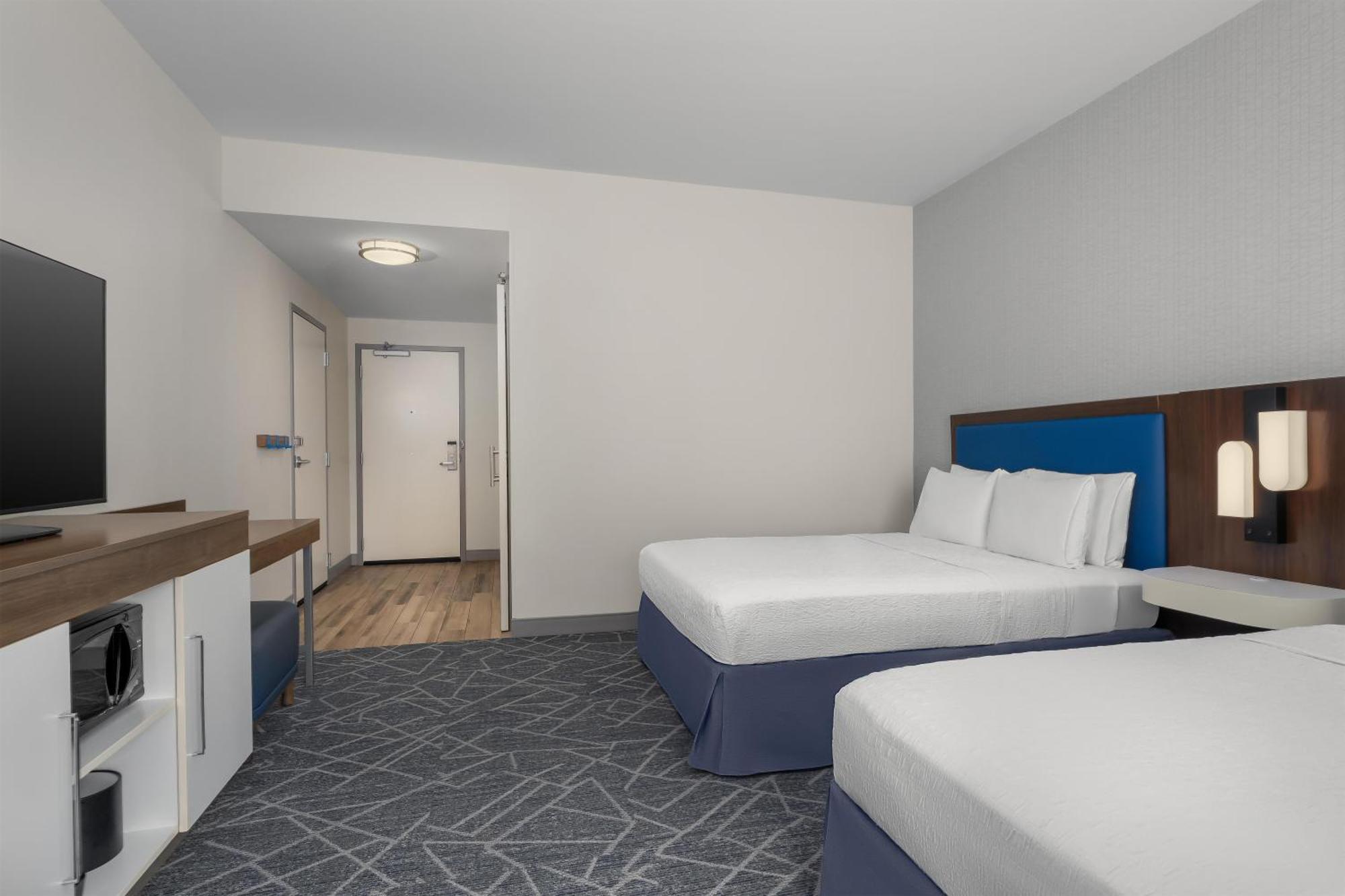Queen Room Two Queen Beds Roll Shower Mobility Hearing Access or Non-Smoking