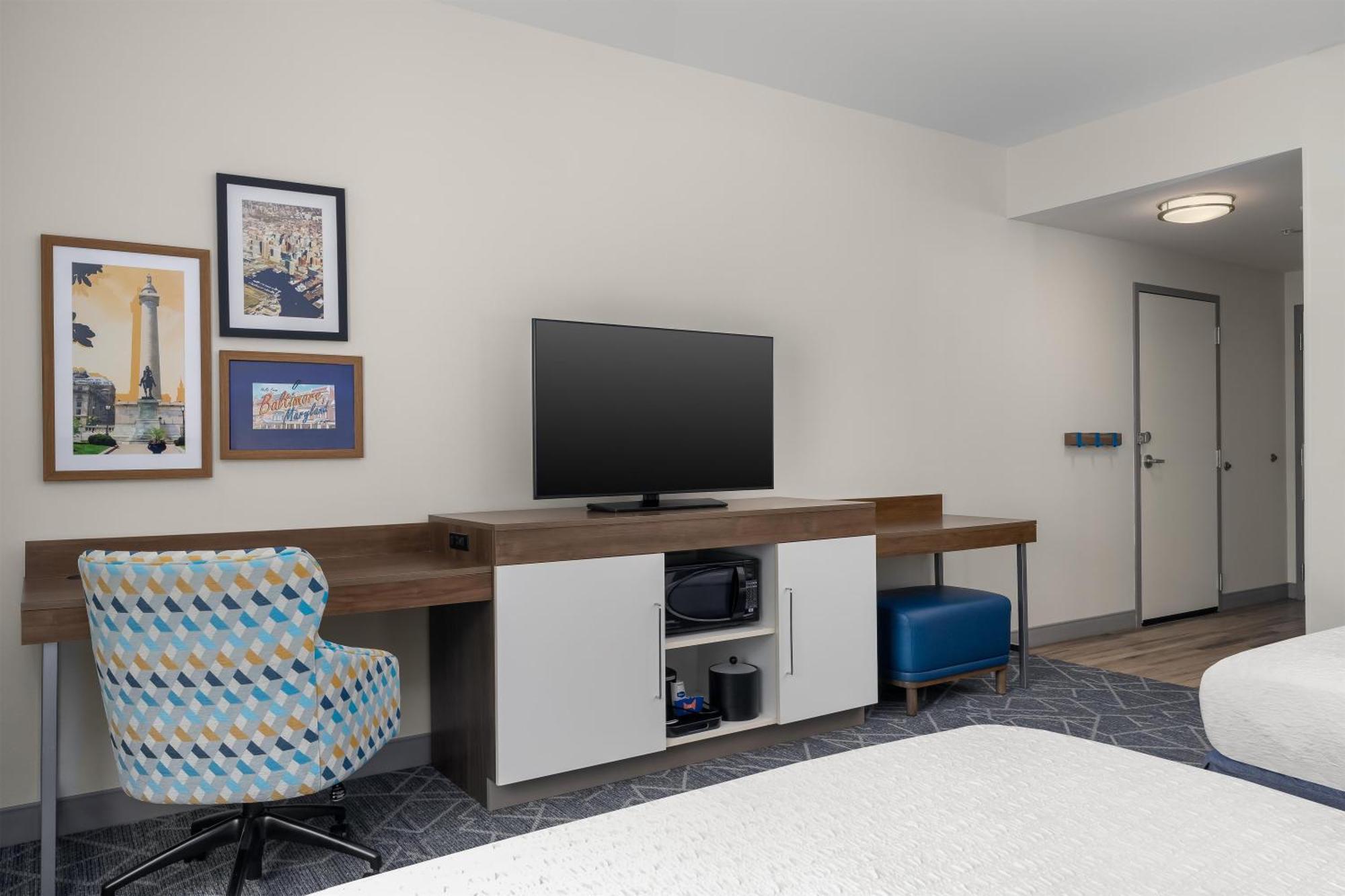 Queen Room Two Queen Beds Roll Shower Mobility Hearing Access or Non-Smoking