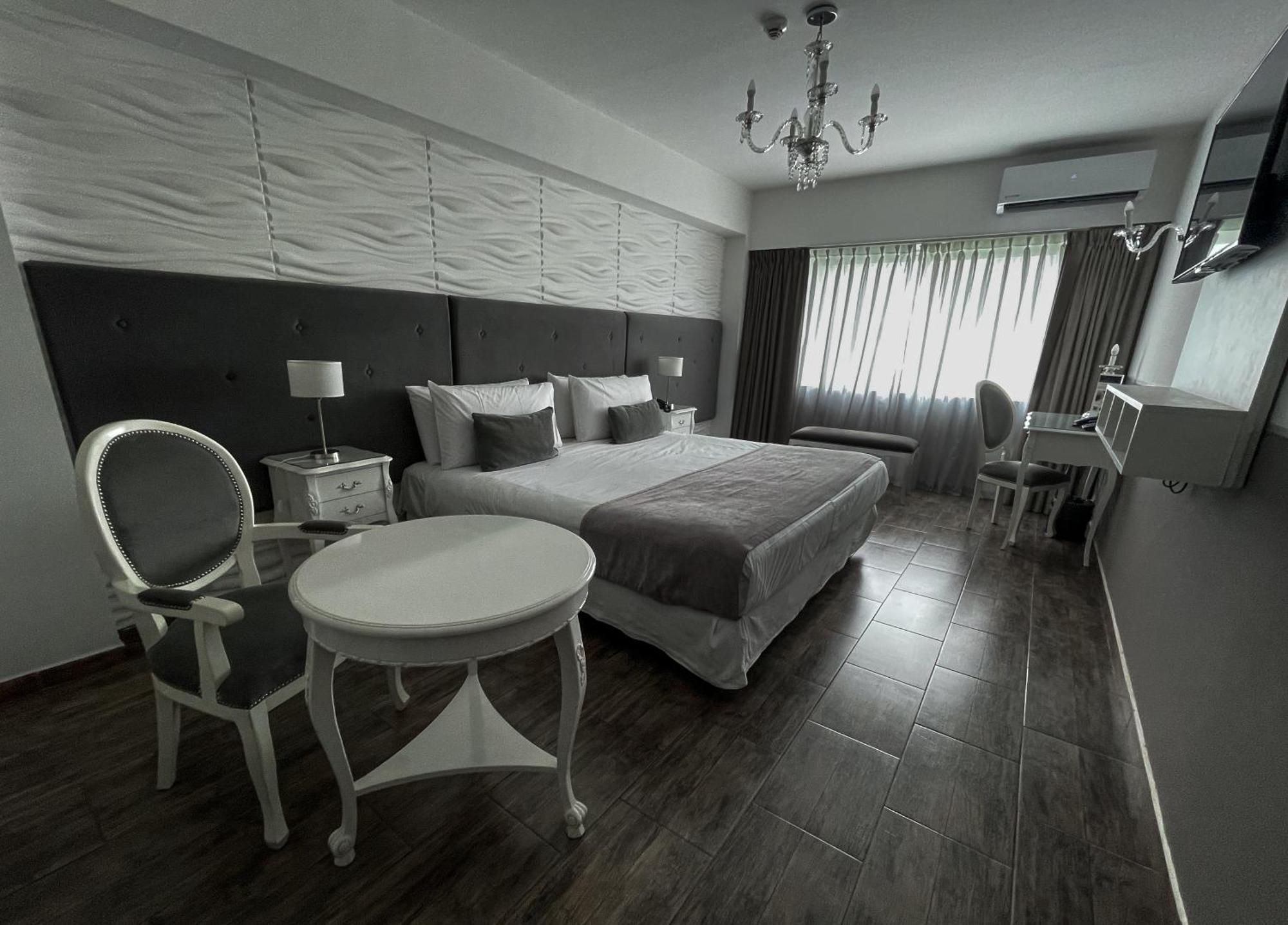Large Double or Twin Room