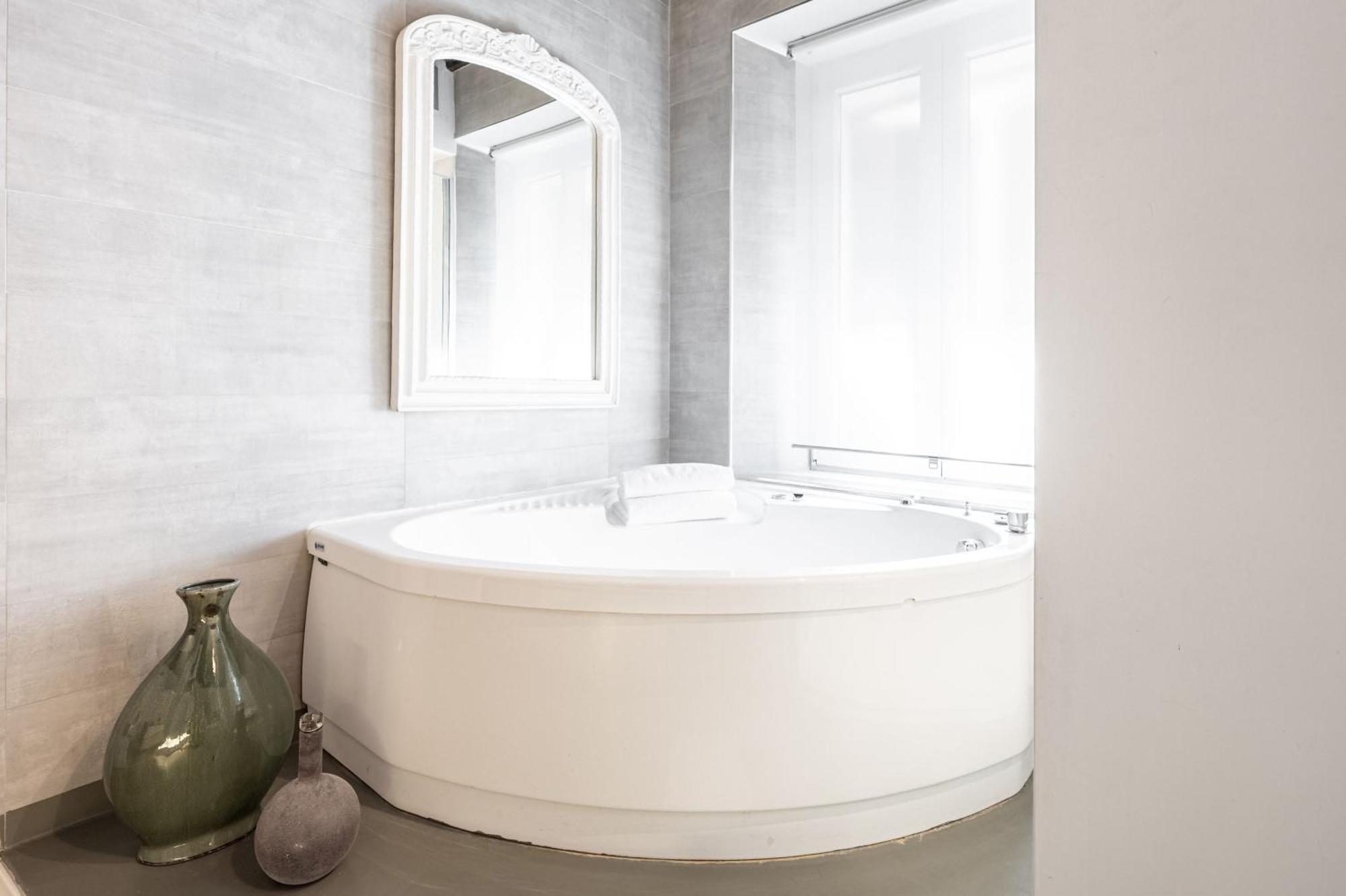 King Room Spa Bath
