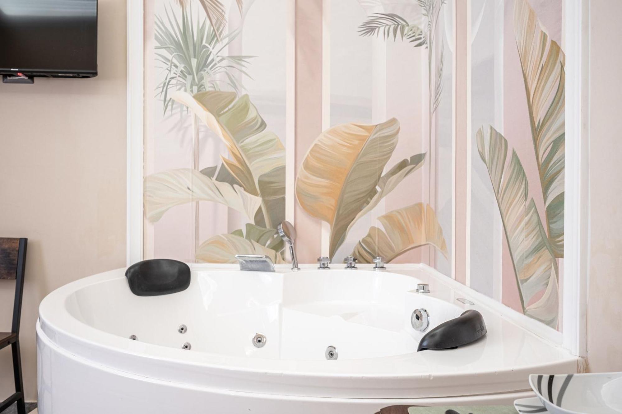 King Suite Spa Bath
