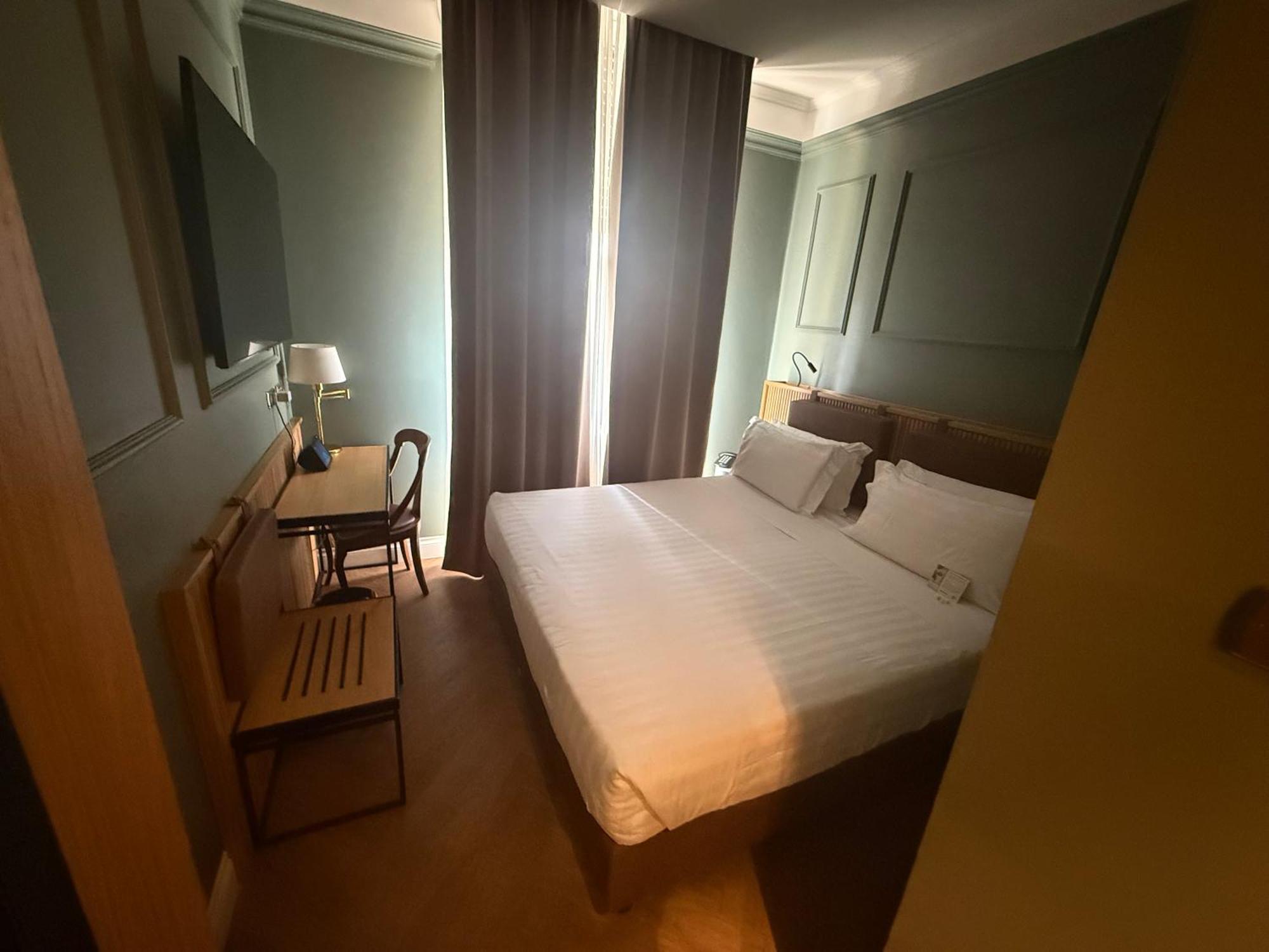 Small Double Room French Bed