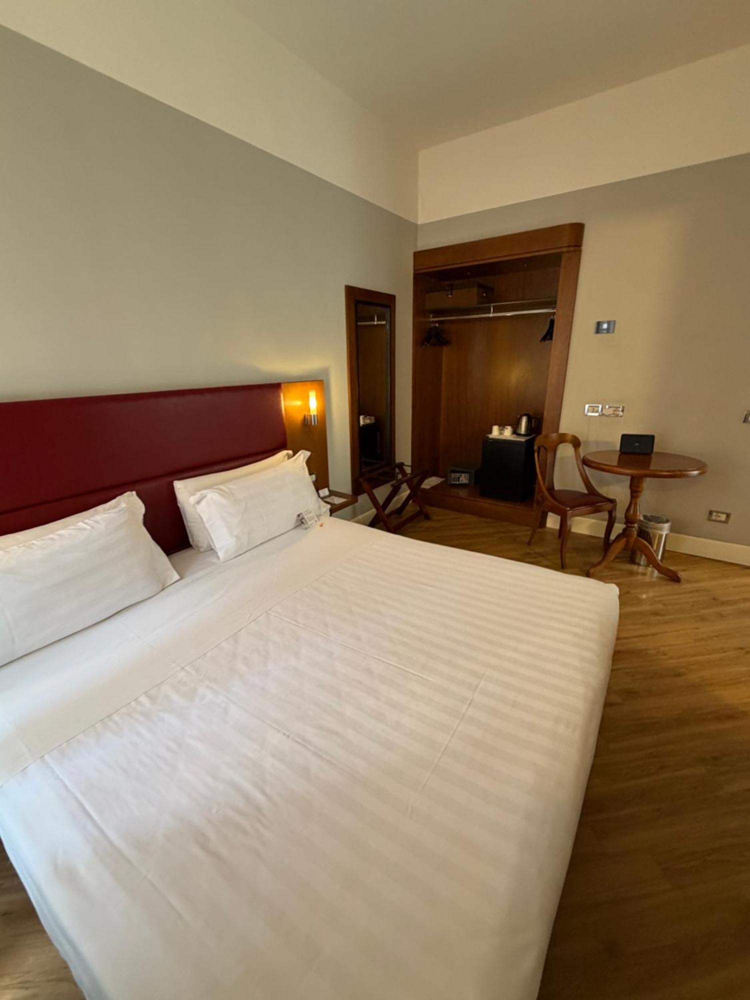 Small Double Room French Bed
