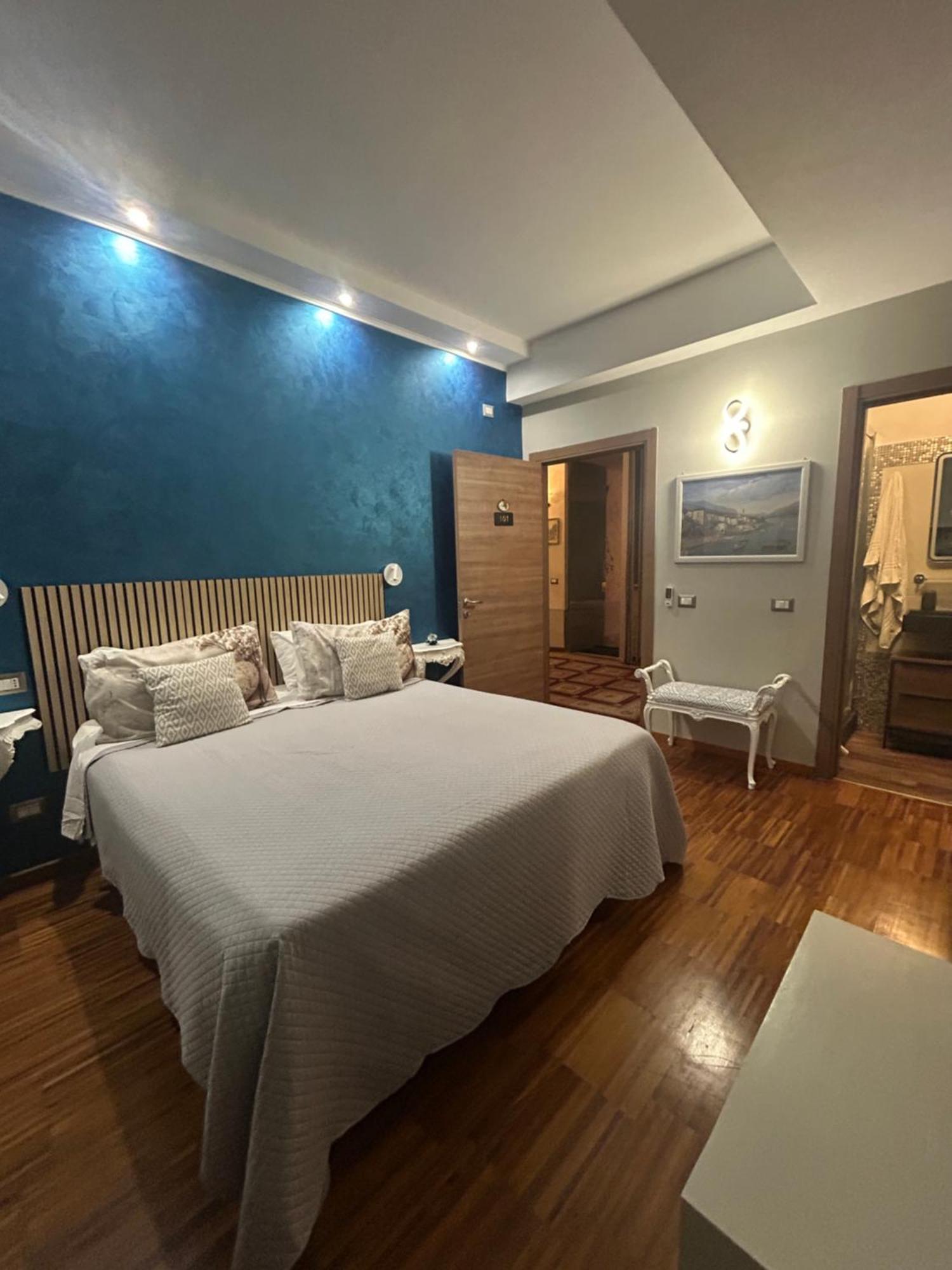 Large Double or Twin Room