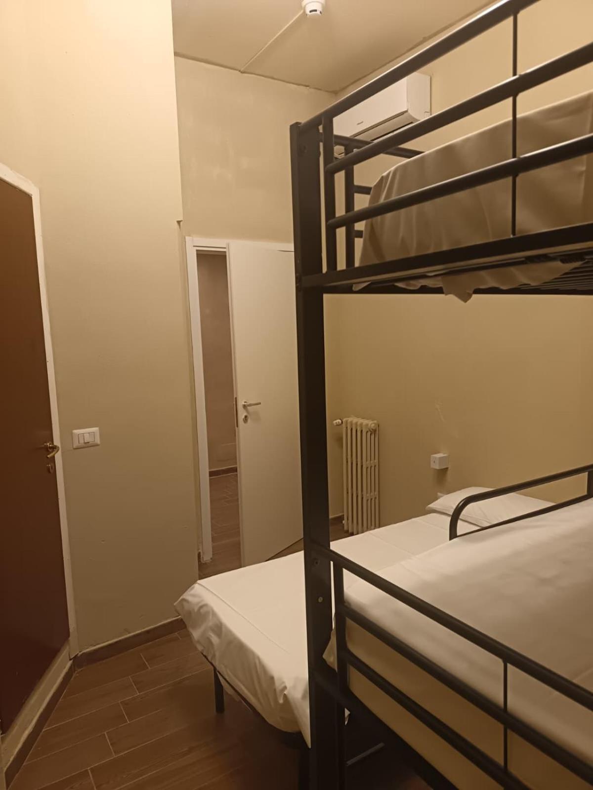 Bed 6-Bed Female Dormitory Room