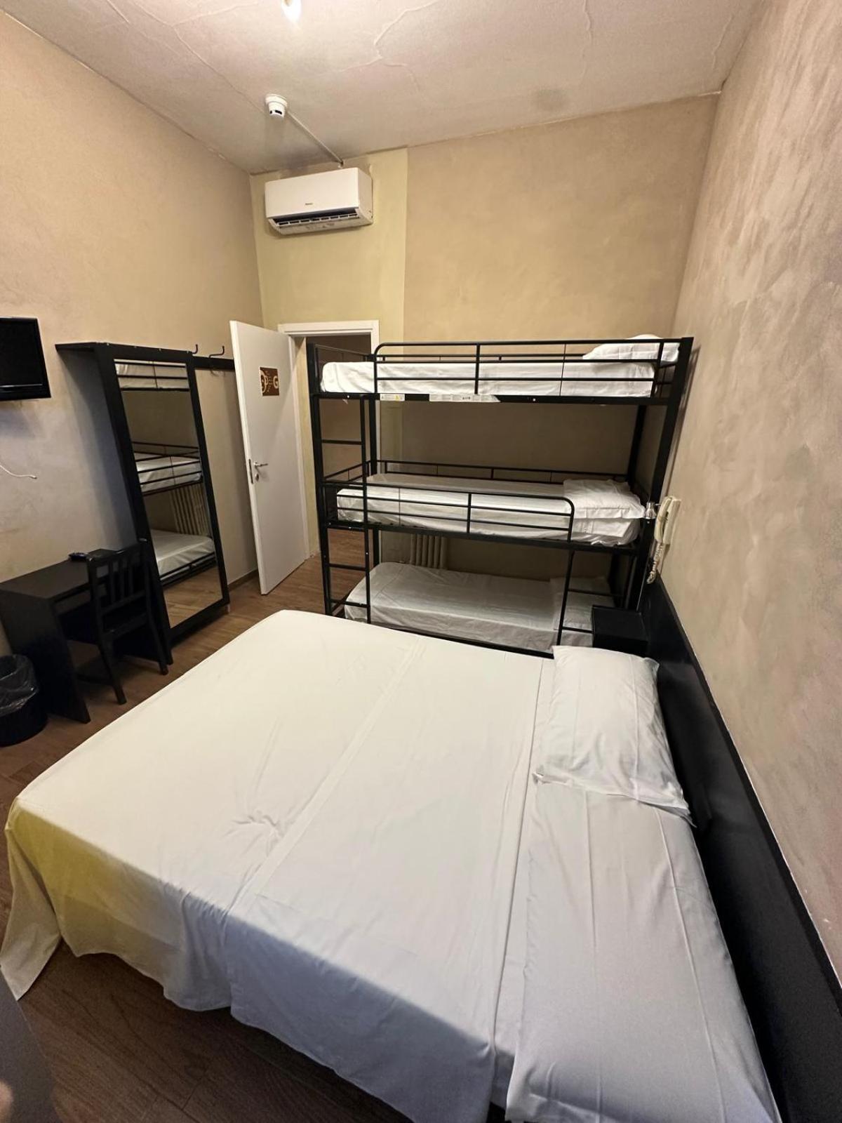 Bed 6-Bed Female Dormitory Room