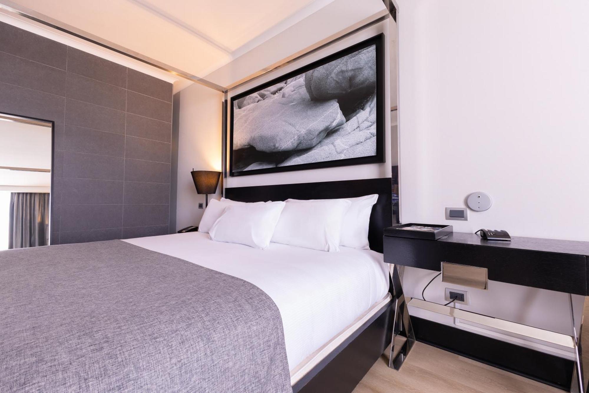 Junior King Suite Jetted Tub Non-Smoking
