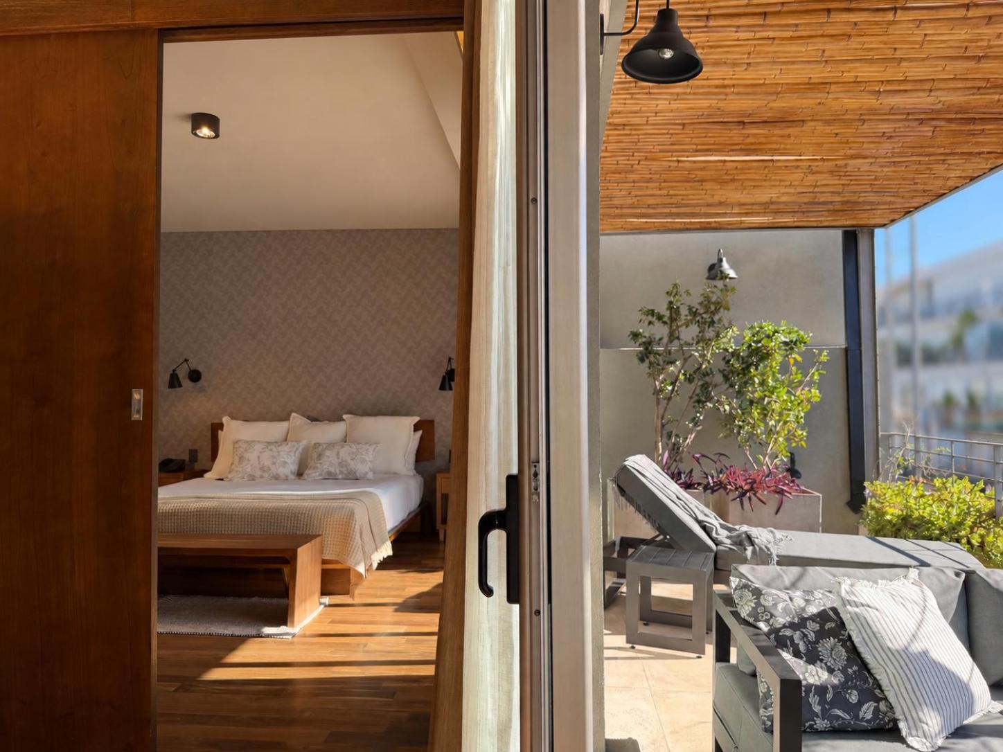 Deluxe One-Bedroom Suite