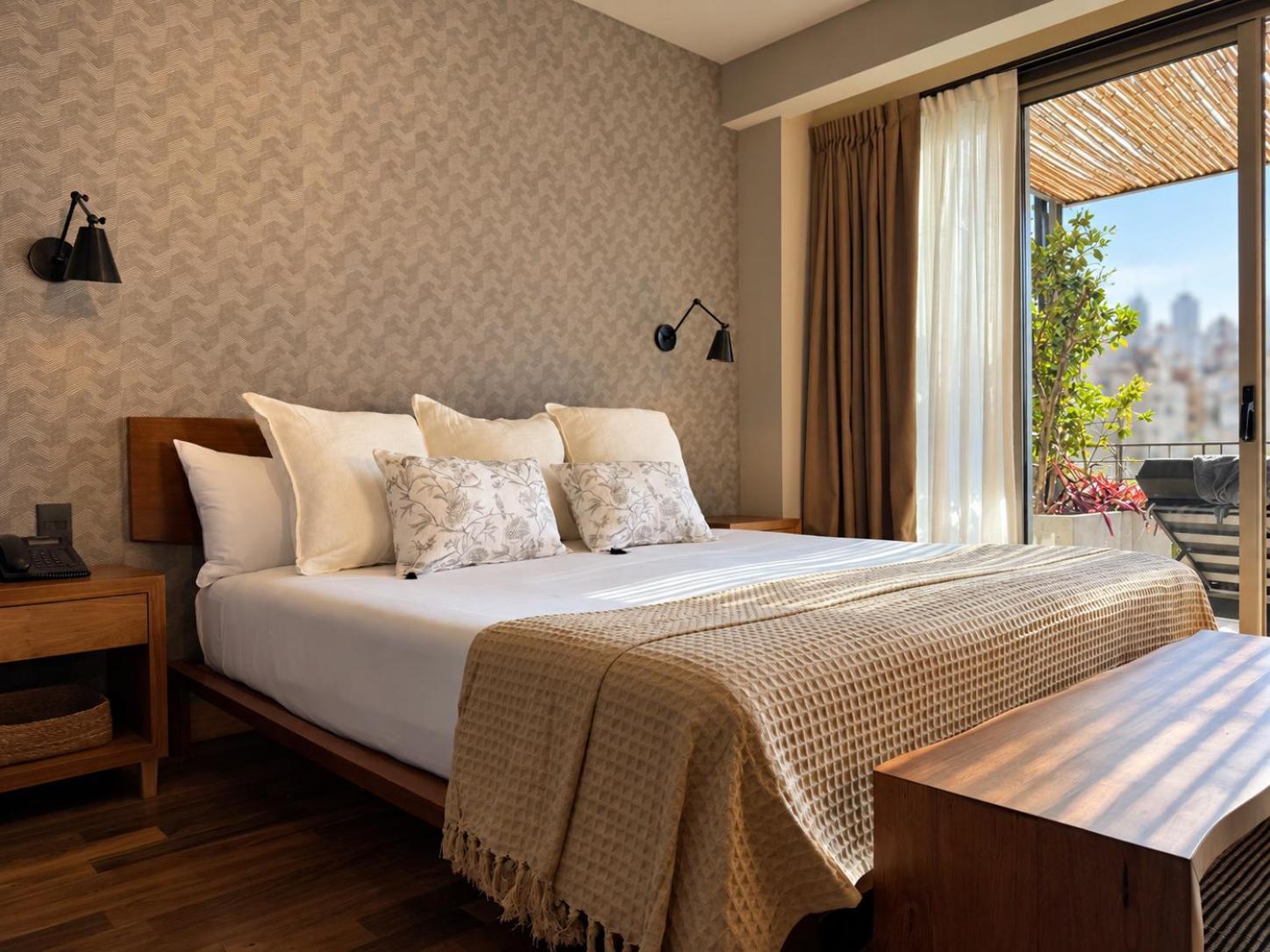 Deluxe One-Bedroom Suite