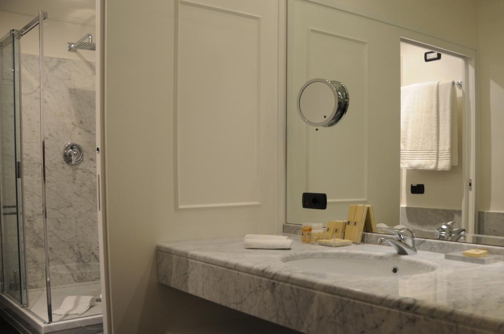 Suite white