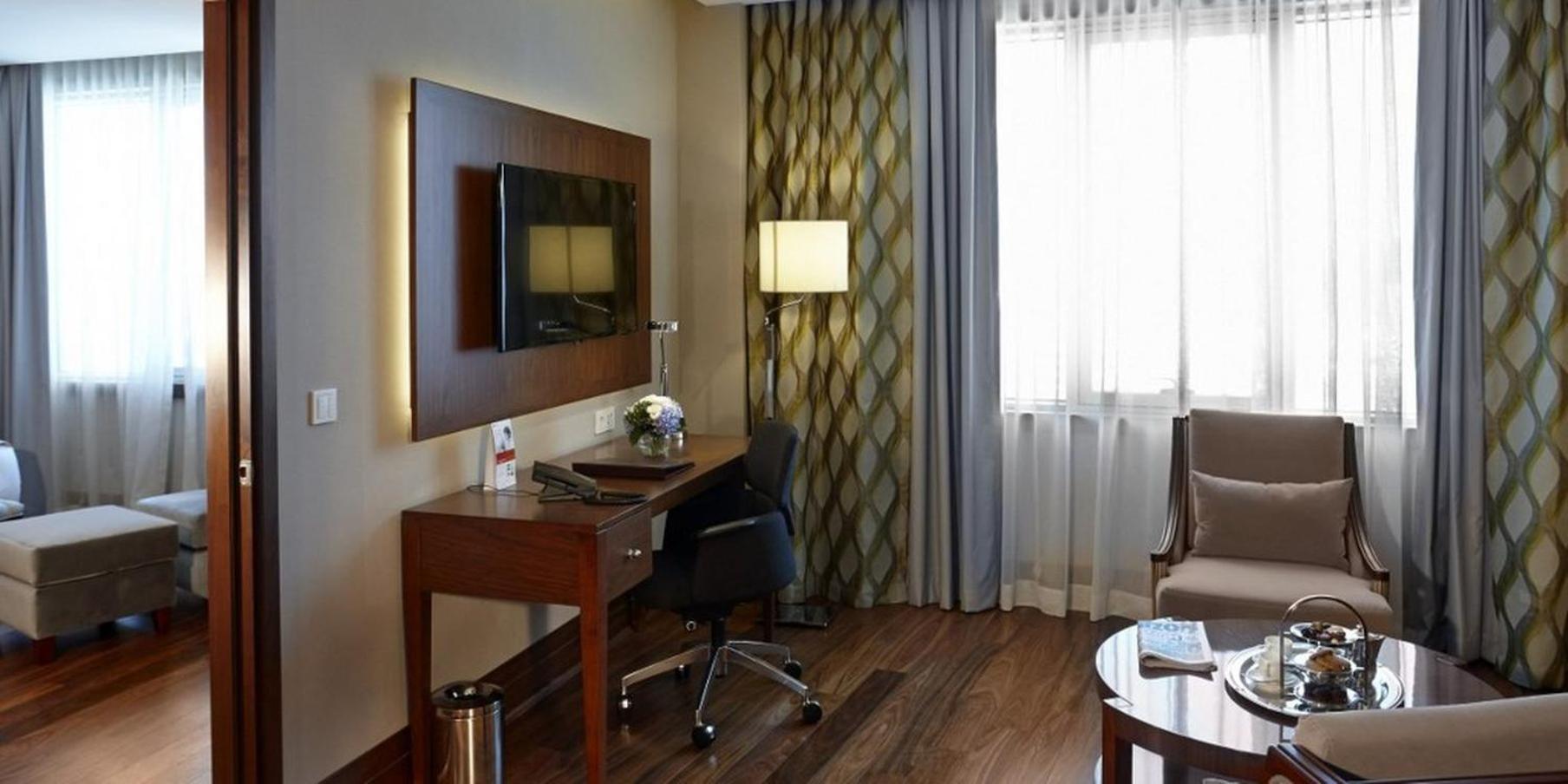 One-Bedroom Suite with Single Sofa Bed