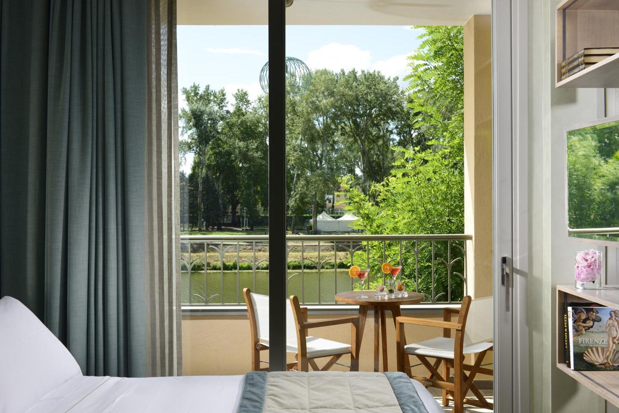 Deluxe Double Room Arno View