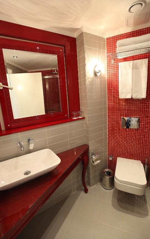 Double Room with Partial Sea View