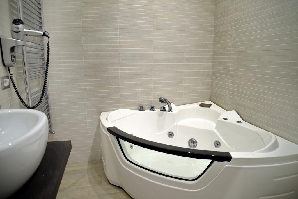 Suite Spa Bath