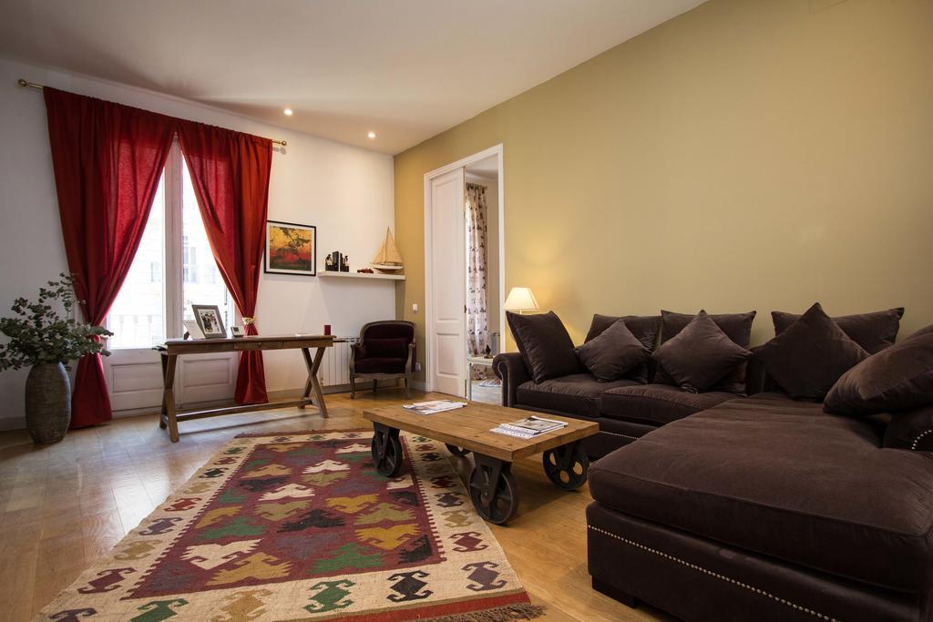 Deluxe Three-Bedroom Apartment