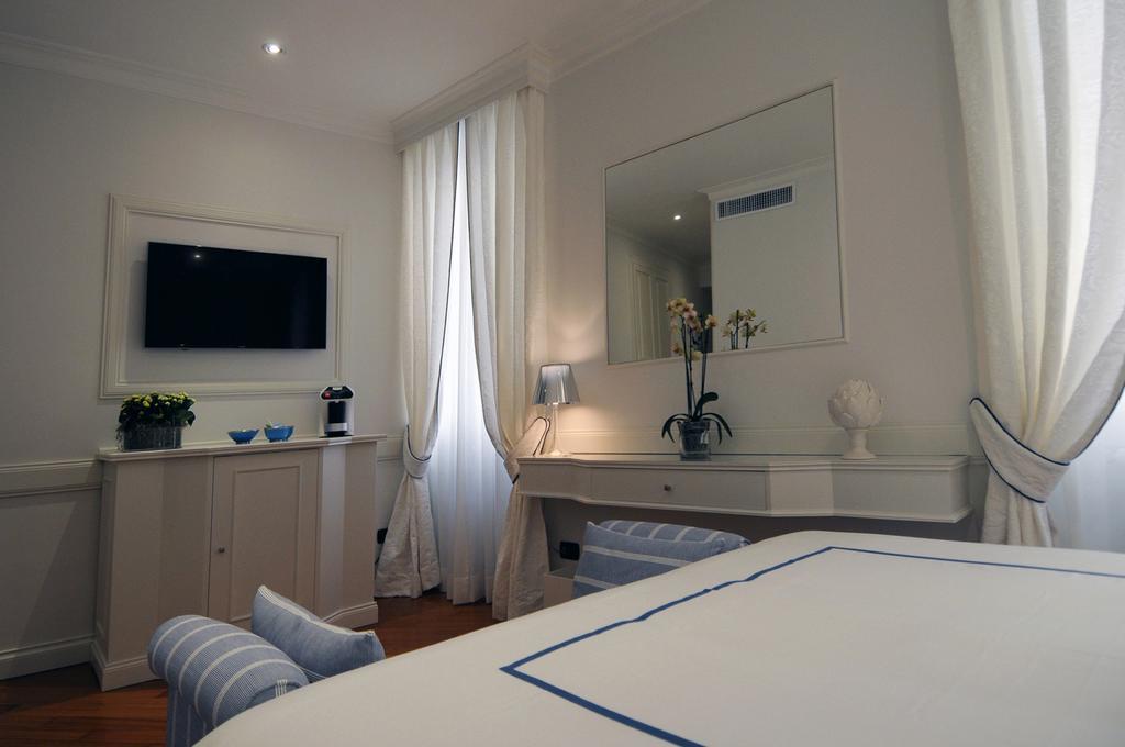 Suite white