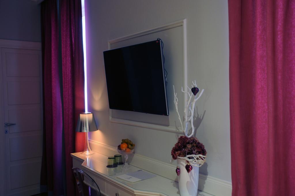 Red Junior Suite